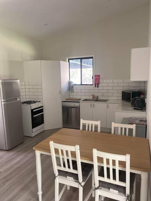 Rural Self Contained 3 bedroom Cottage on acreage,