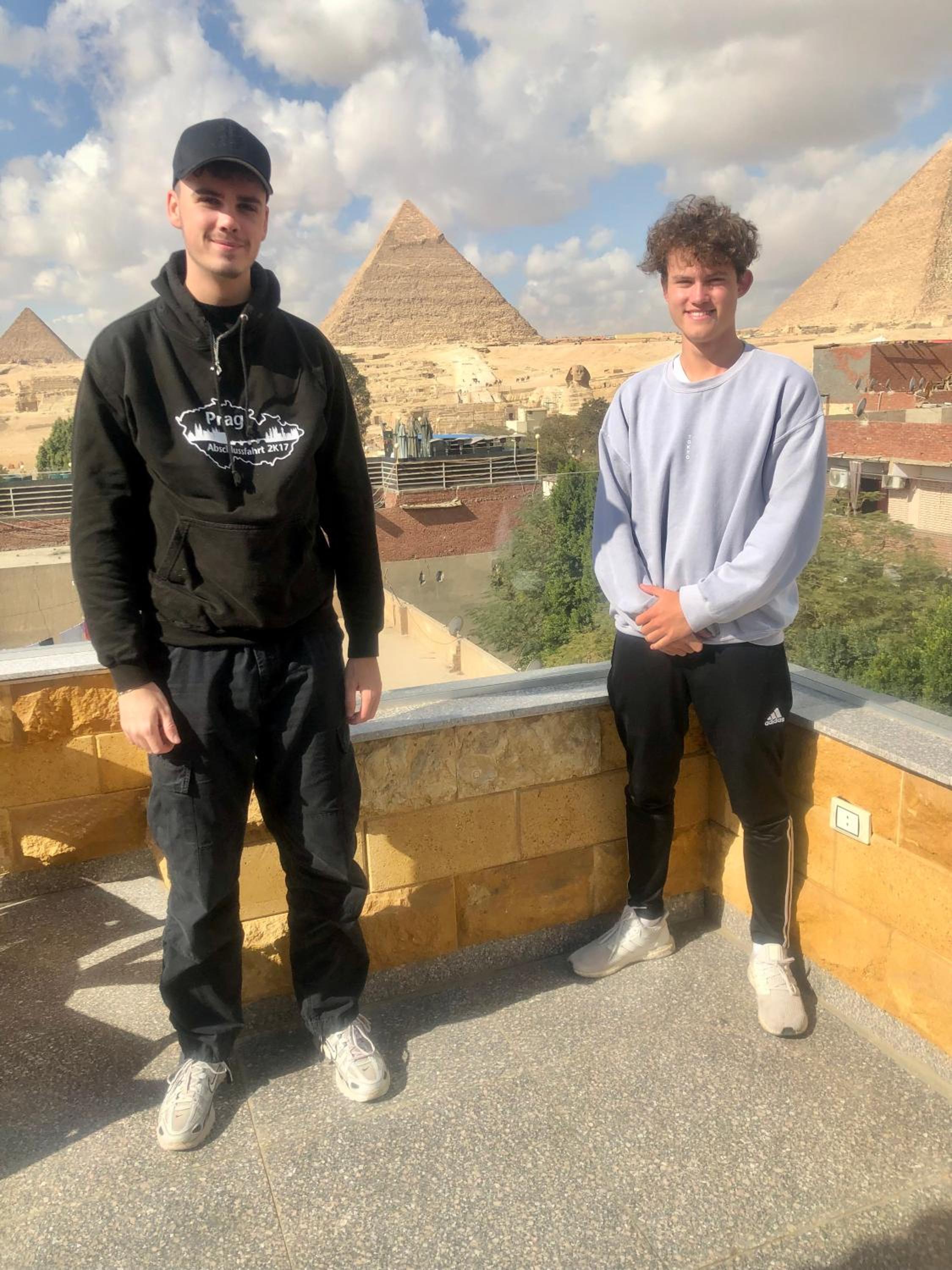 Life Pyramids Inn