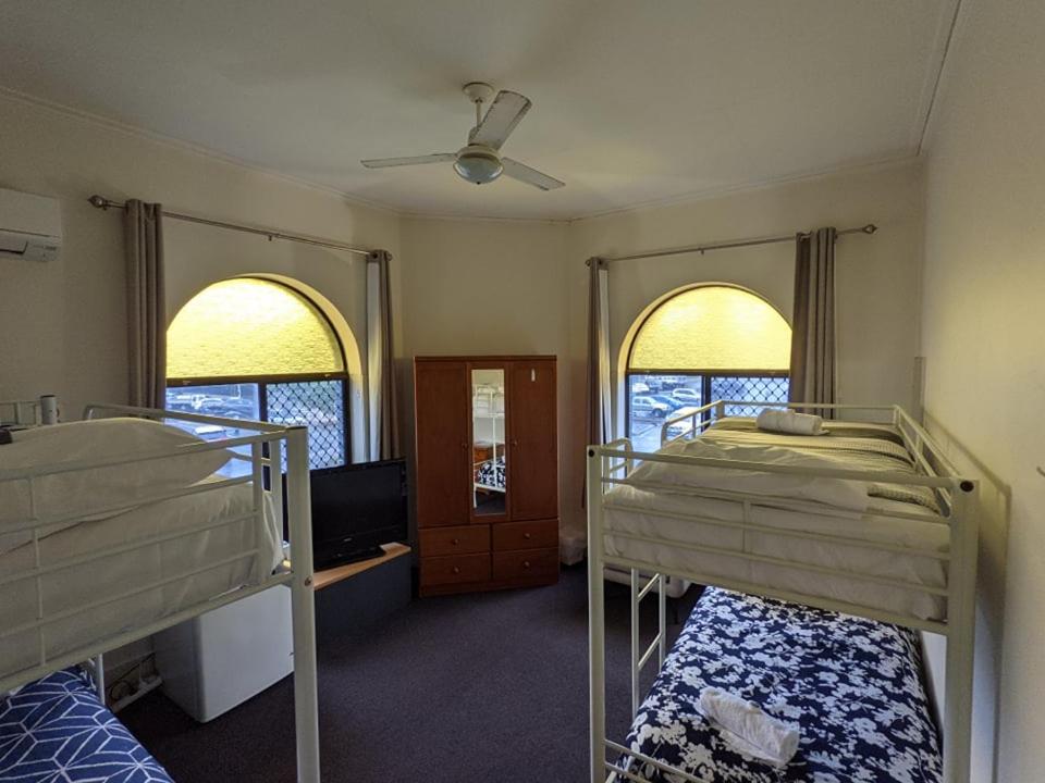 Australian Hotel