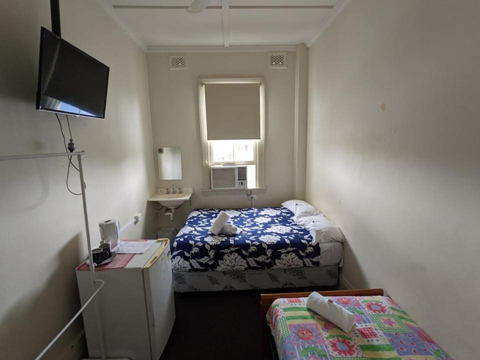 Australian Hotel