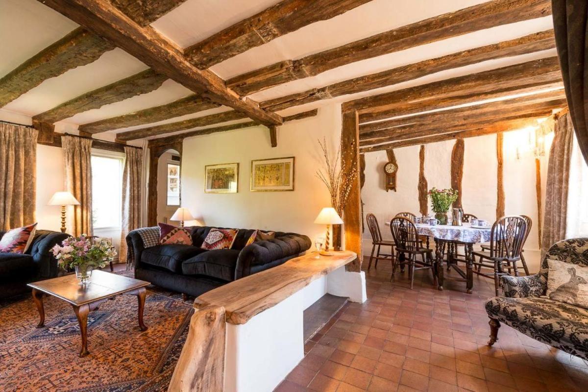 Water Cottage, a perfect ancient House in Suffolks prettiest tiny village view 2