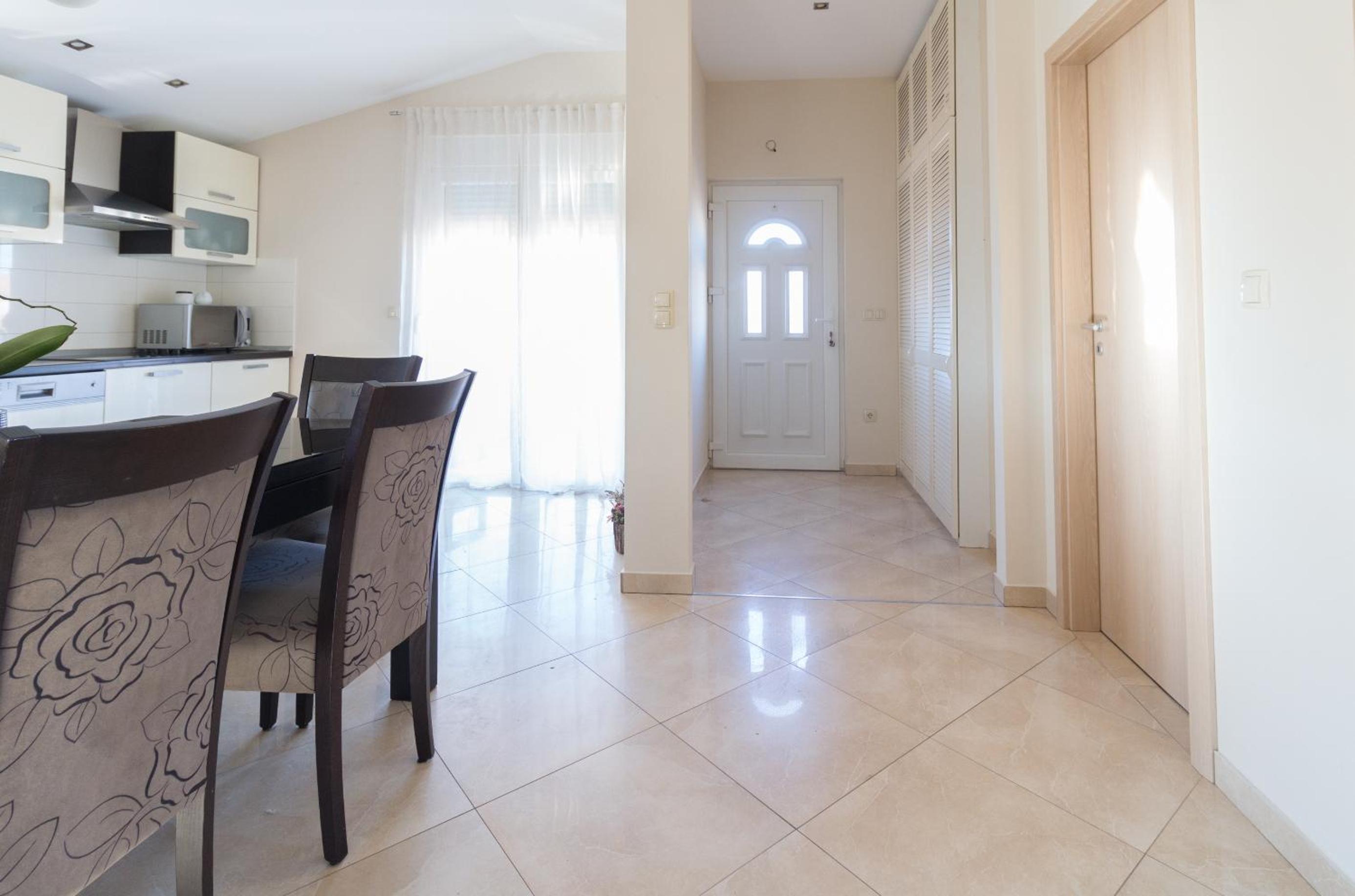 Modern apartment Mia view 3