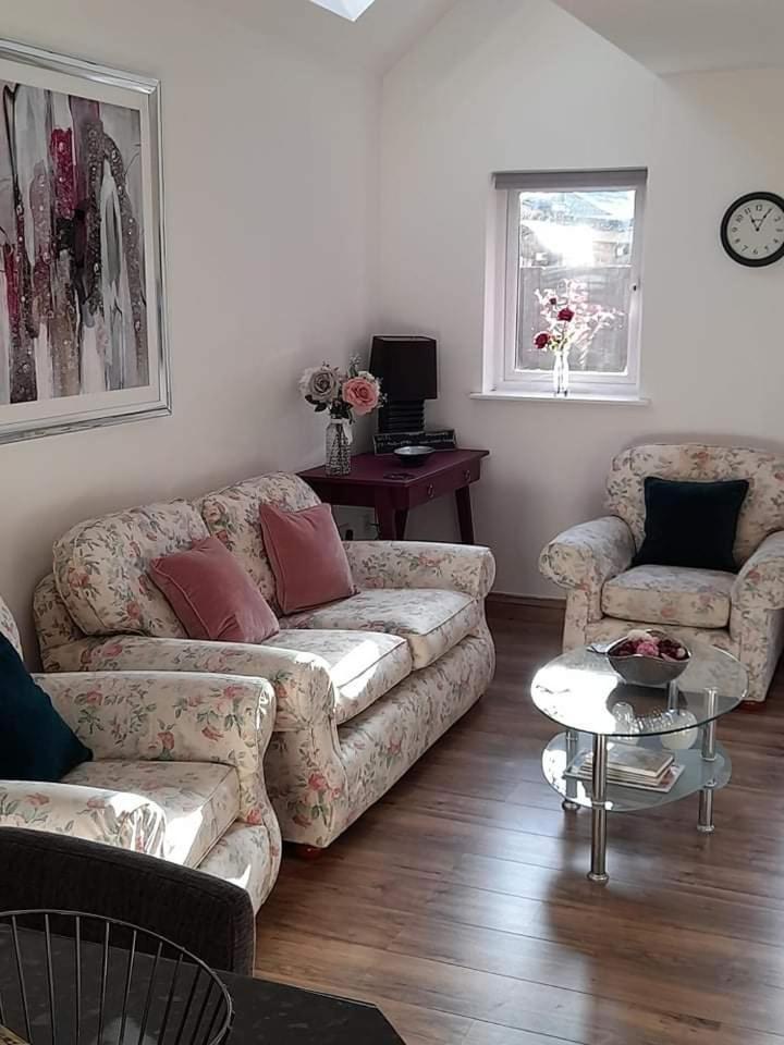 Tewkesbury Vacations - Town centre cottage - Property Image 3