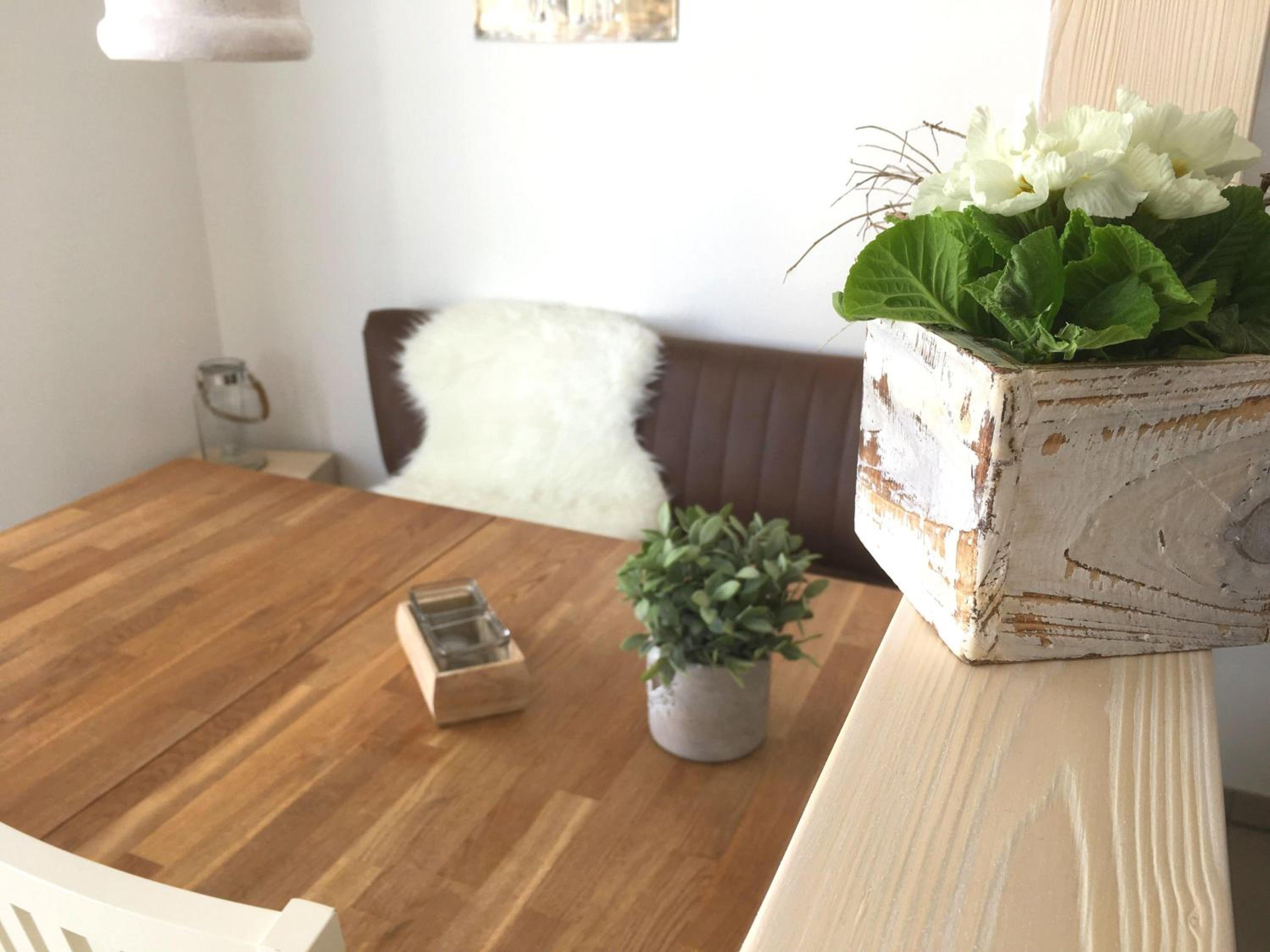 Hygge-skandinavisch-mit-Kamin-und-Sauna