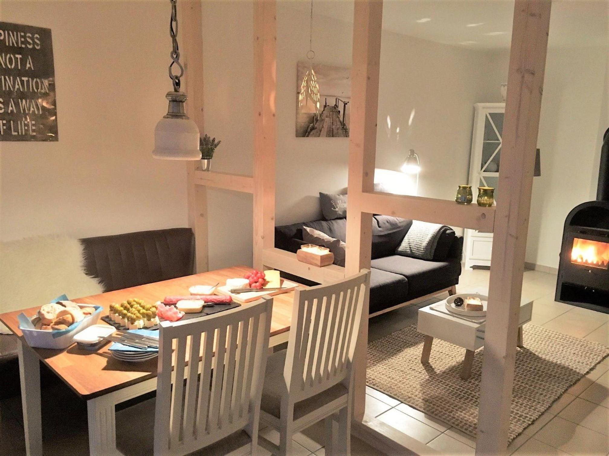 Hygge-skandinavisch-mit-Kamin-und-Sauna