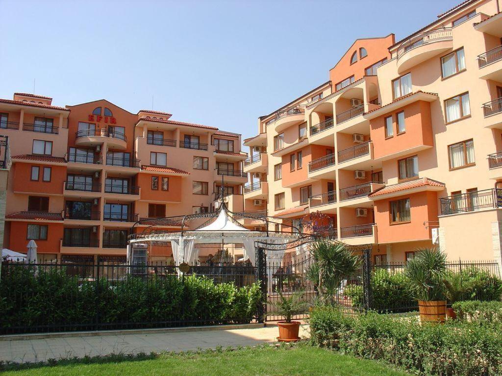 Lovely holiday apartment EFIR , with pool near beach, Efir Complex, parking view 2
