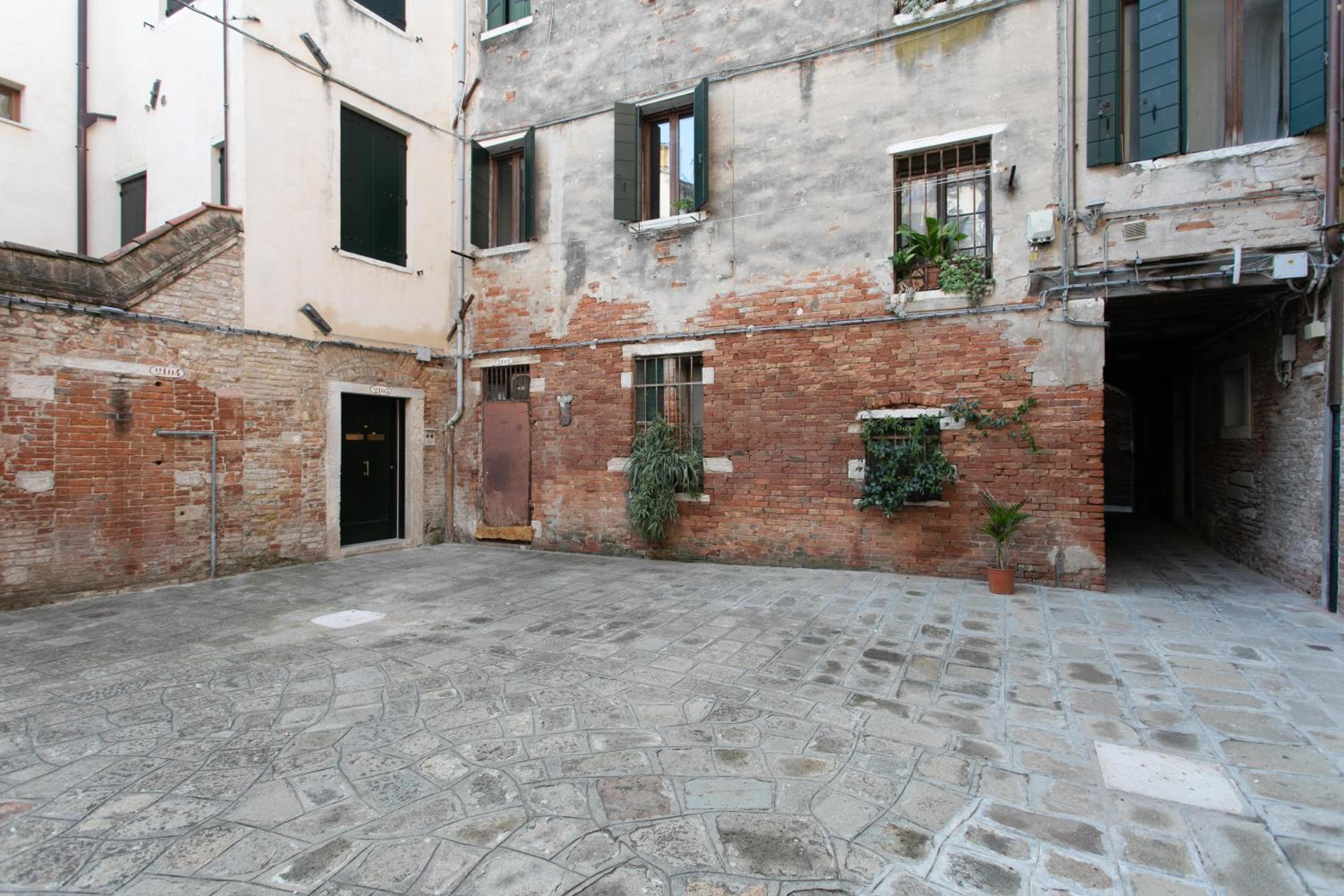 Corte del Tintor Apartments