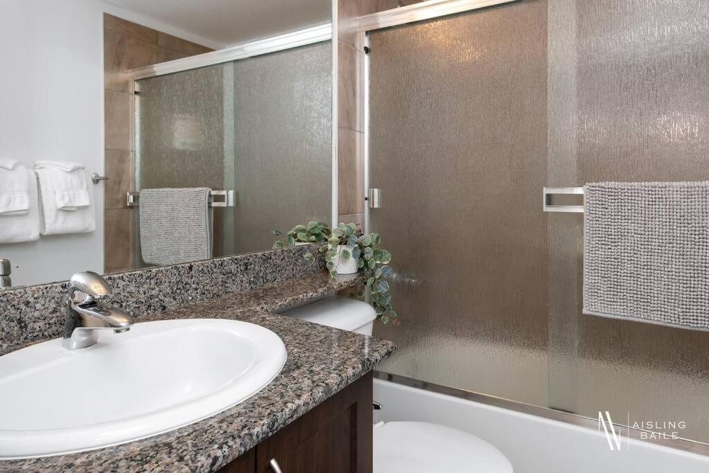 Chic Retreat, Modern, Pool, Hot Tub, Gym