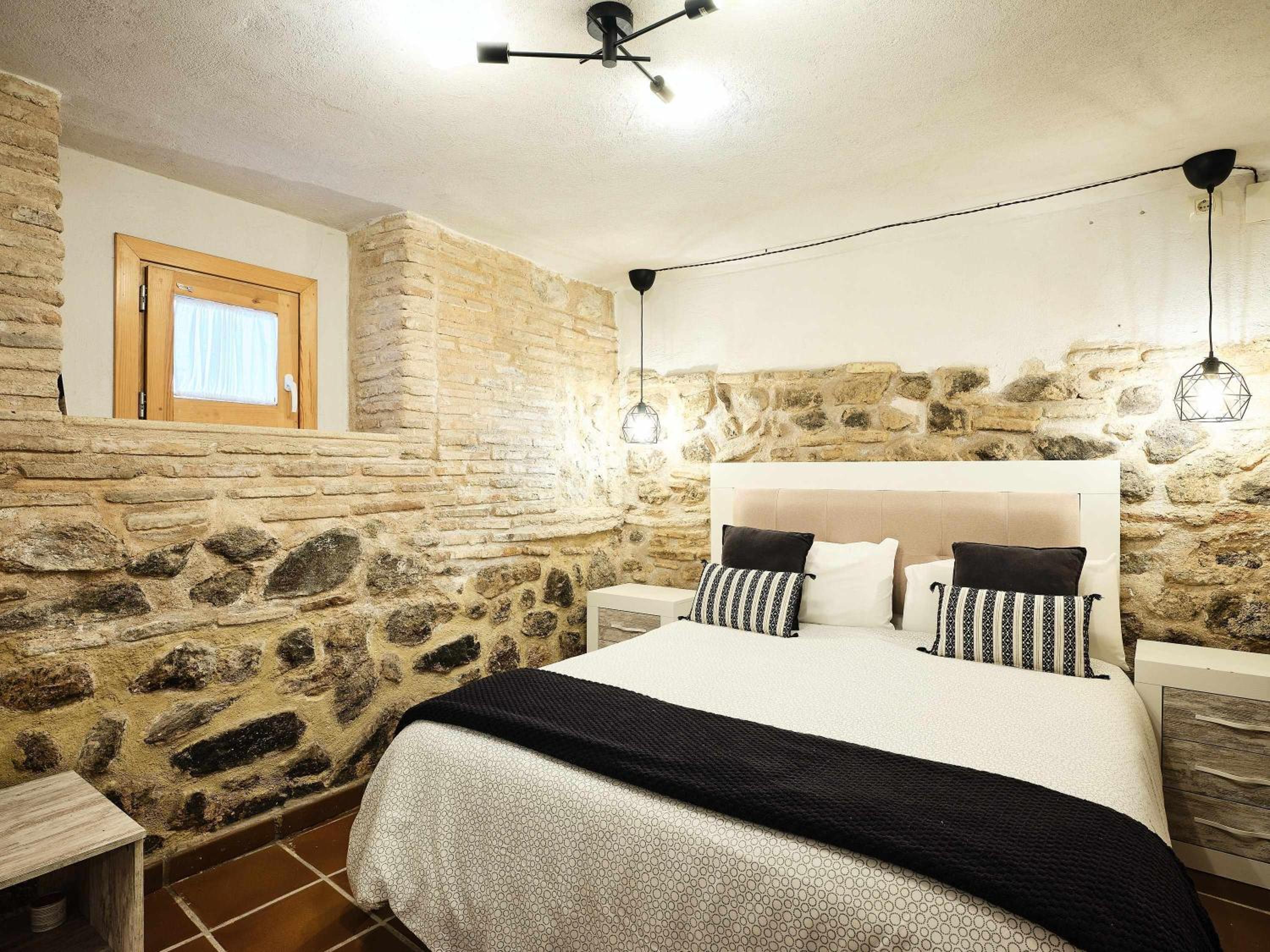 La Casa del Lirón by Toledo AP