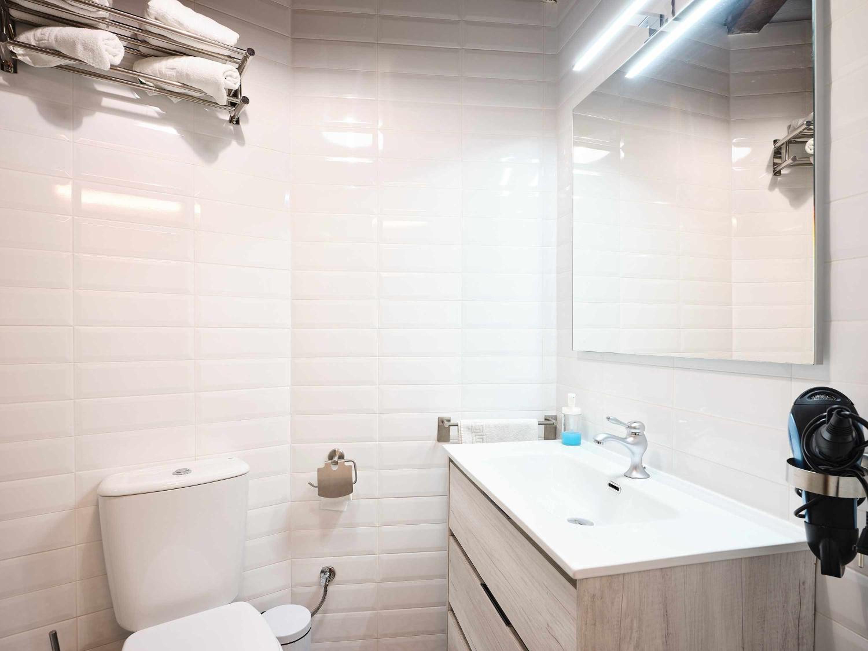 La Casa del Lirón by Toledo AP