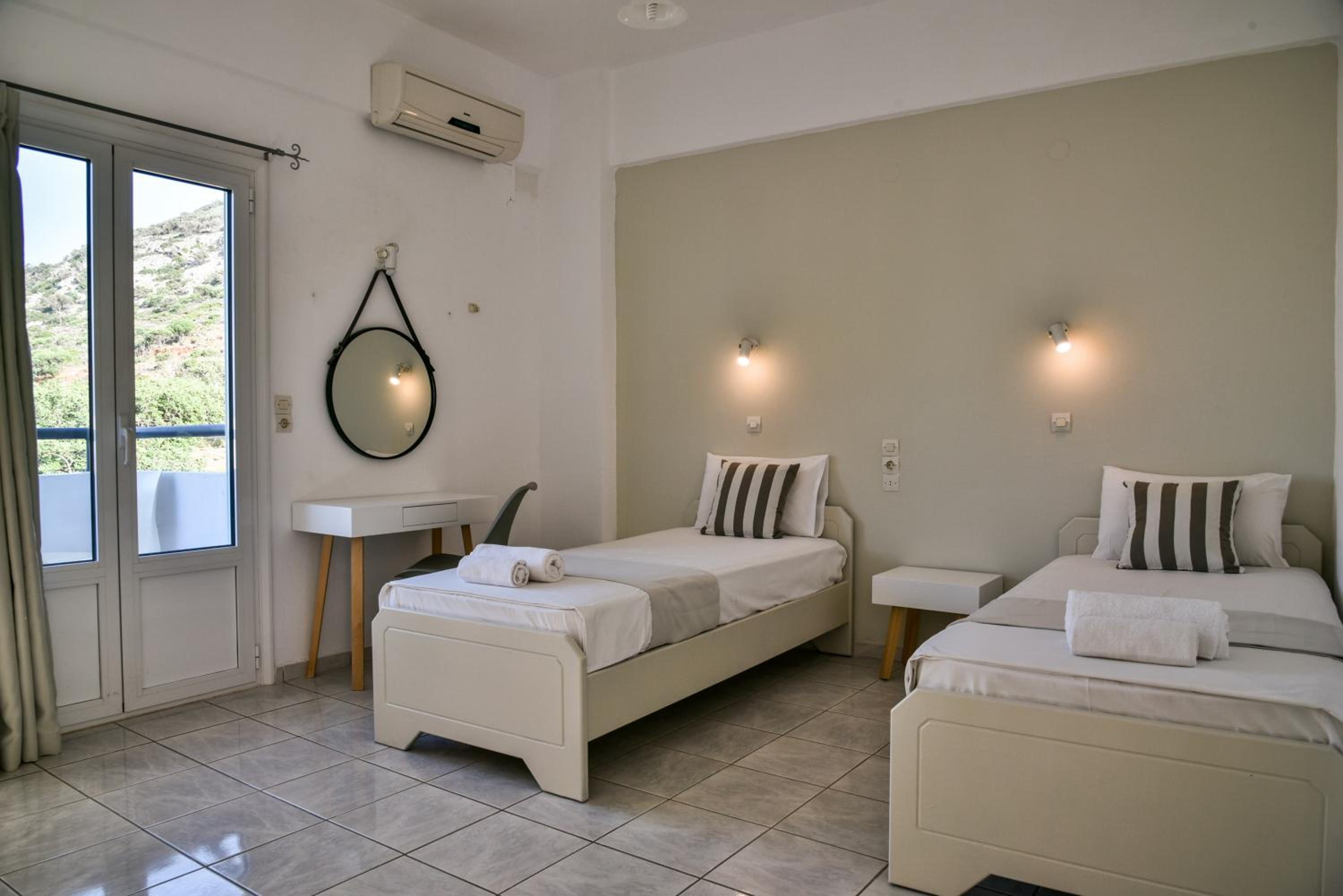 Iraklis Apartments
