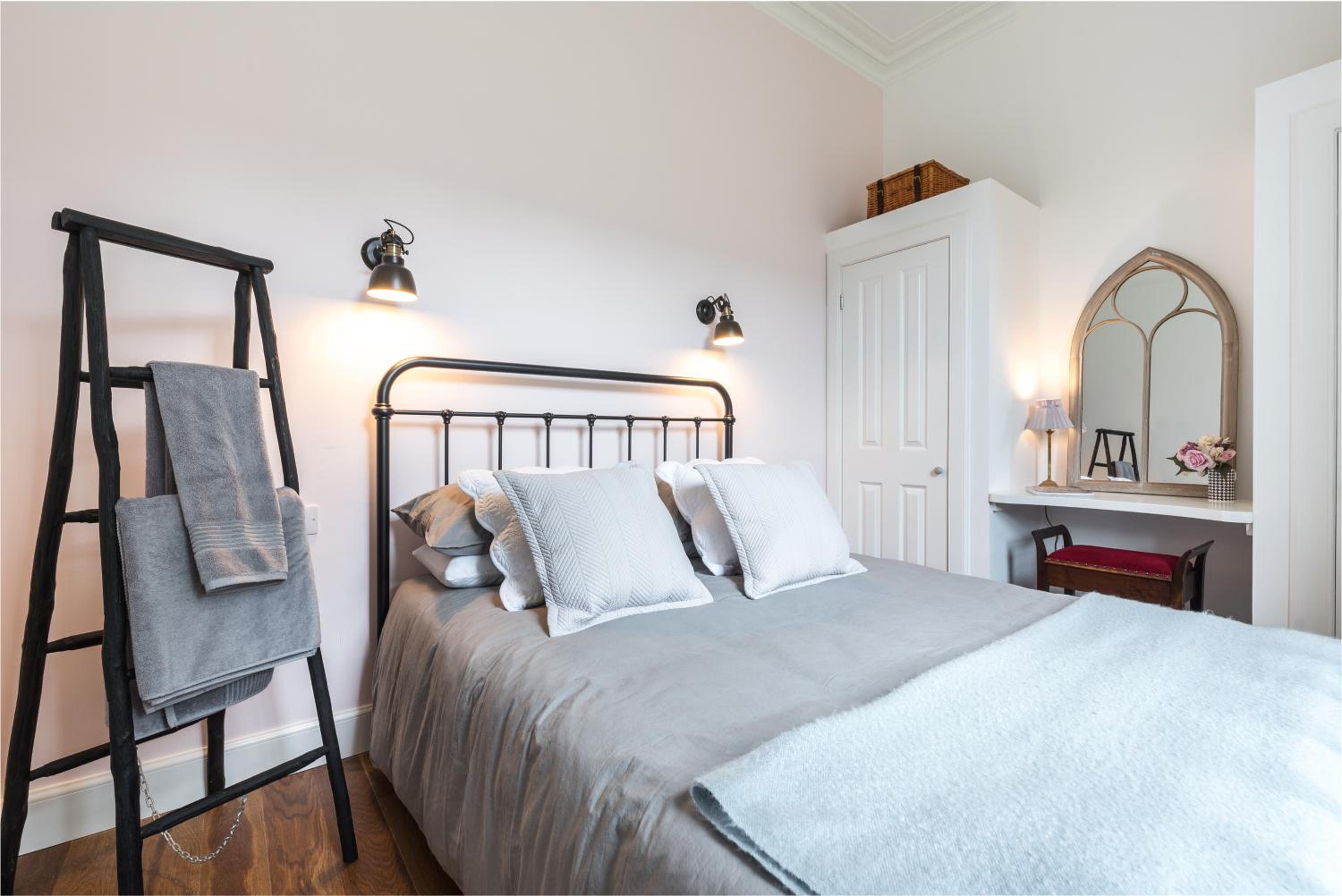 Newly renovated stunning apartment in Stockbridge view 5