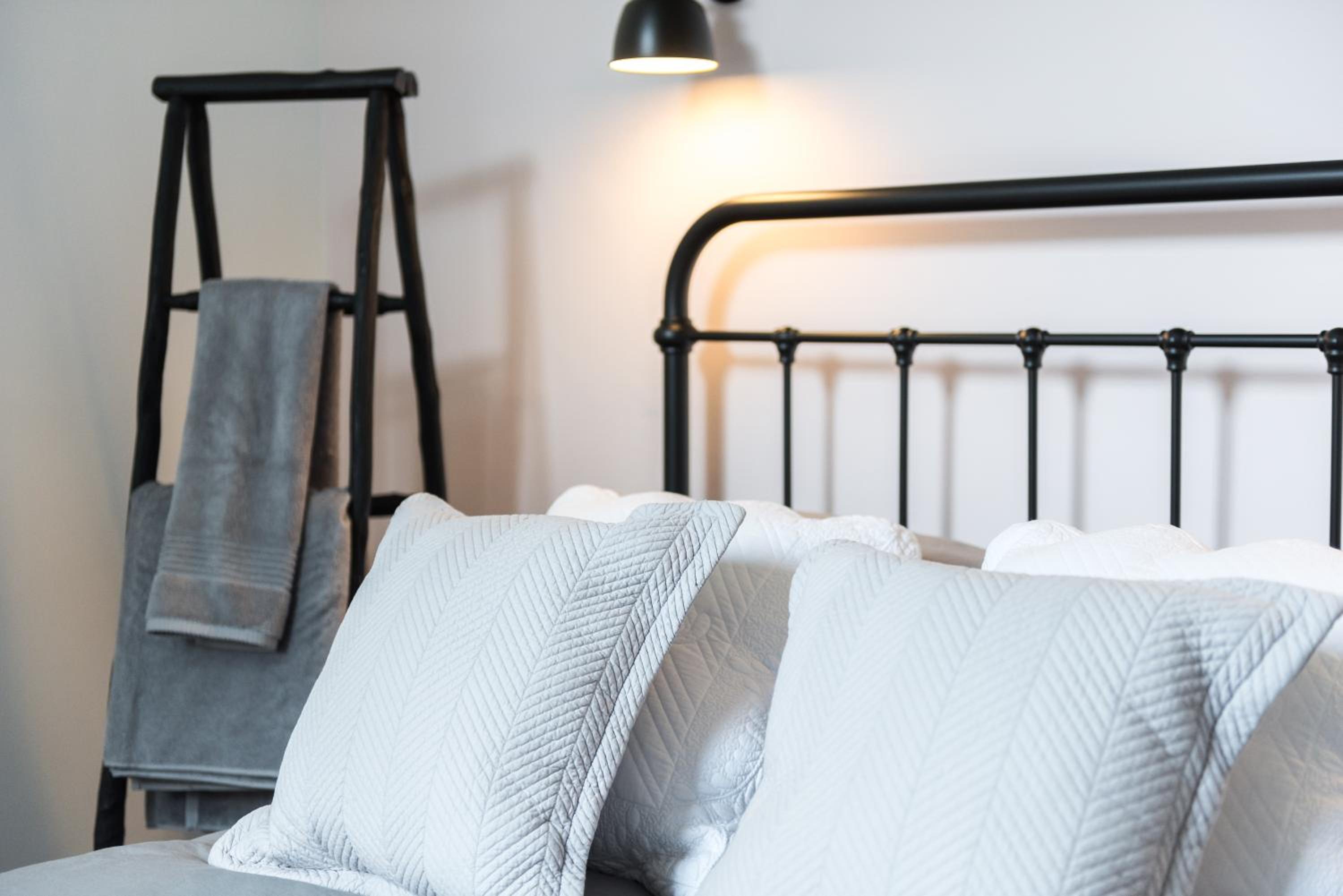 Newly renovated stunning apartment in Stockbridge view 3