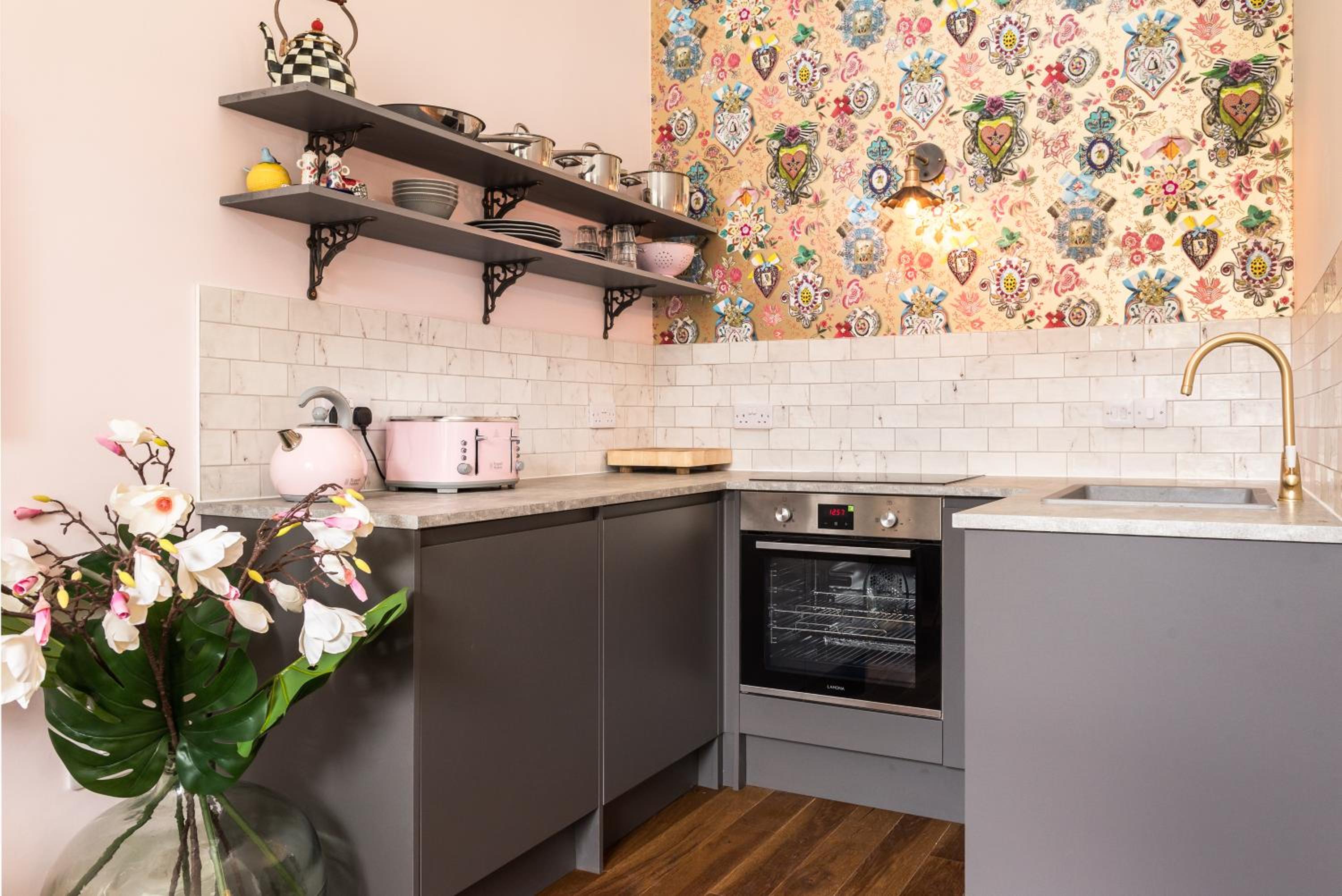 Newly renovated stunning apartment in Stockbridge view 2