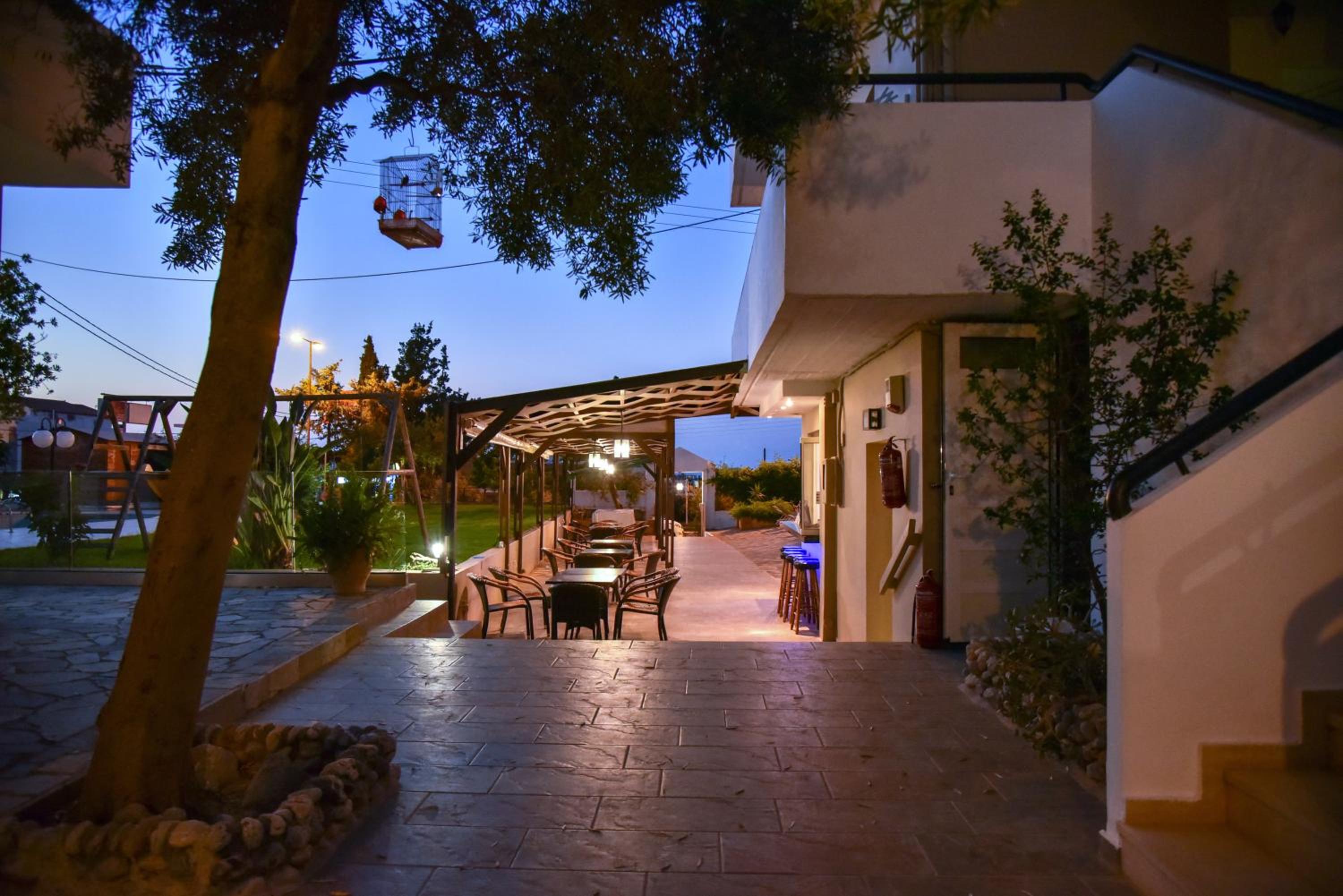 Iraklis Apartments