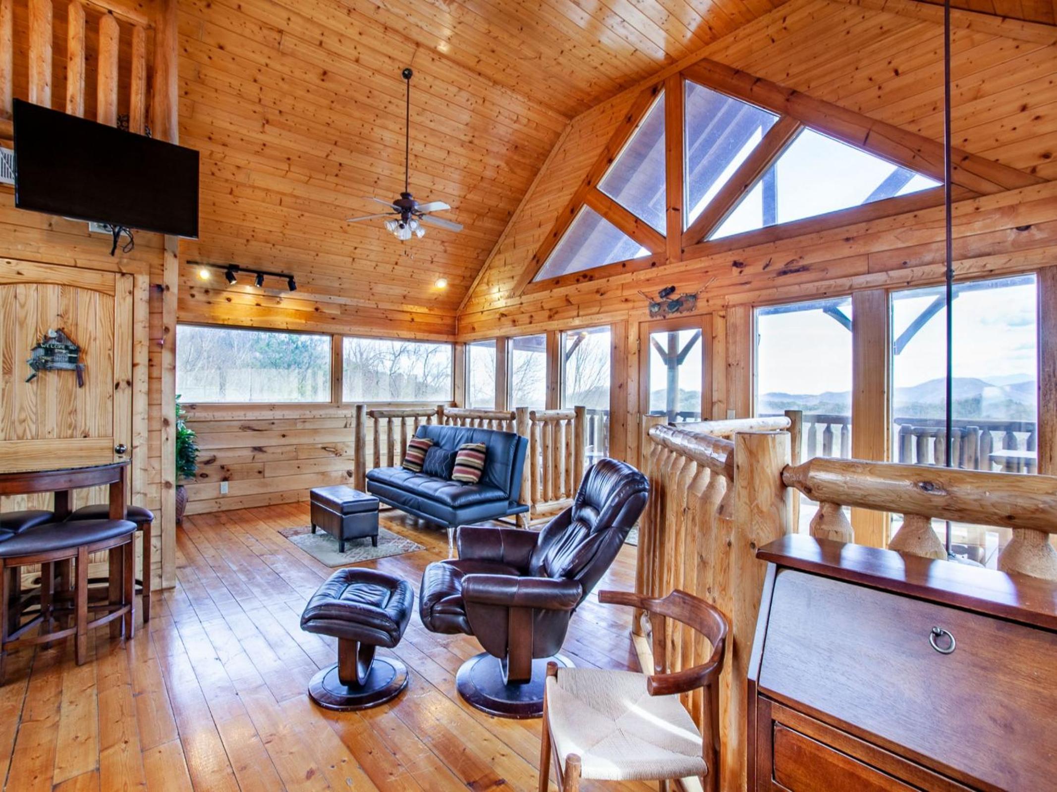 Bella Yani - Hot Tub, Pool Table, Air Hockey - Property Image 7