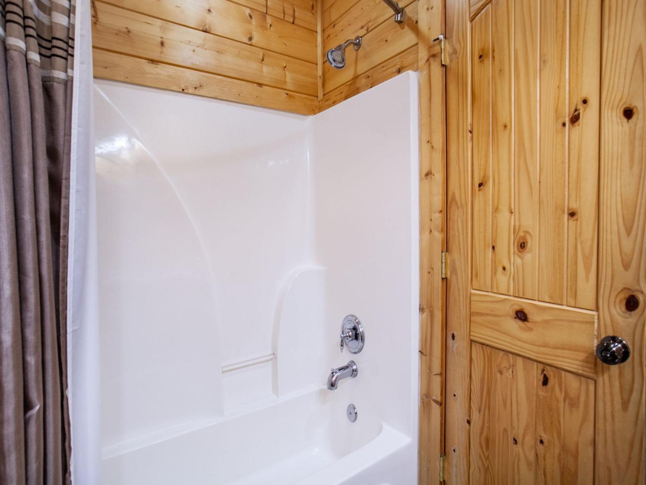 Bella Yani - Hot Tub, Pool Table, Air Hockey - Property Image 16