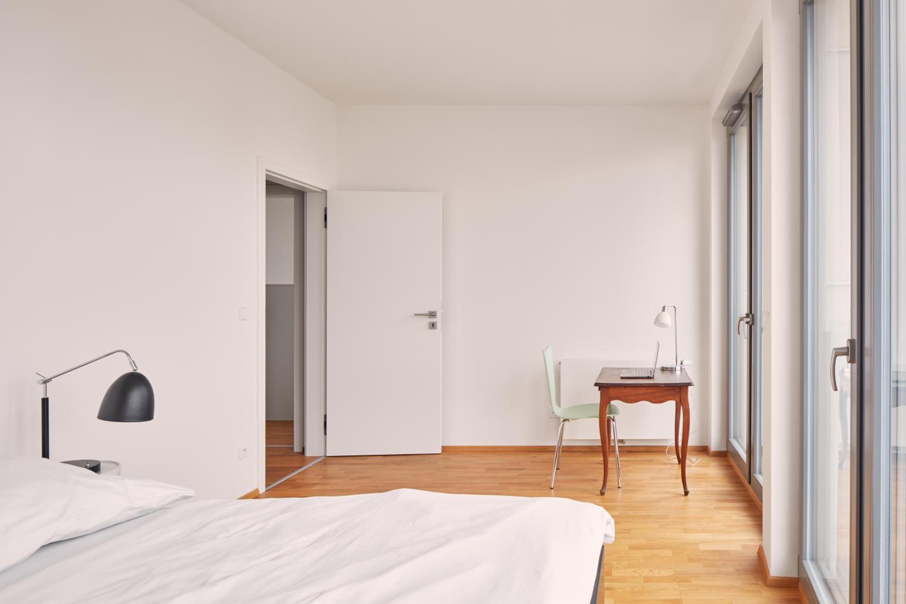 Prague Days - Spacious Apartment with Balcony by the Vltava river in Karlin