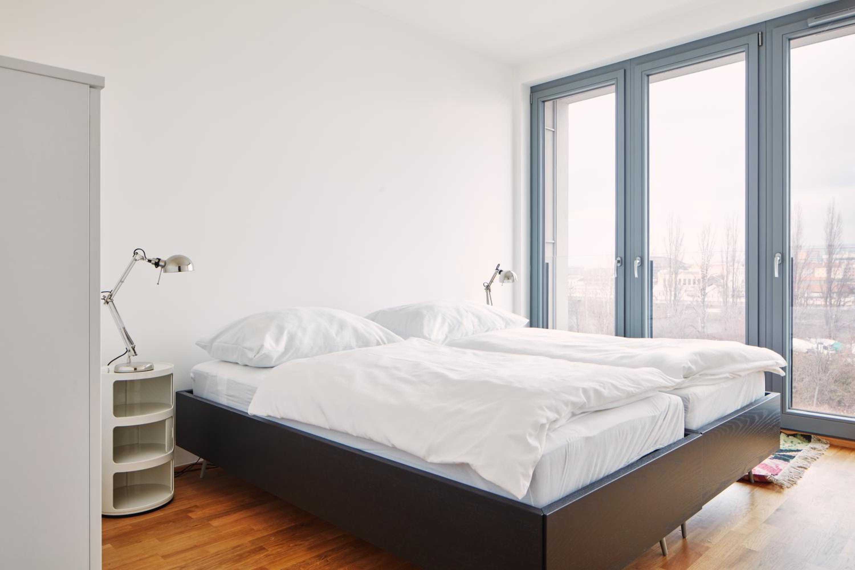 Prague Days - Spacious Apartment with Balcony by the Vltava river in Karlin