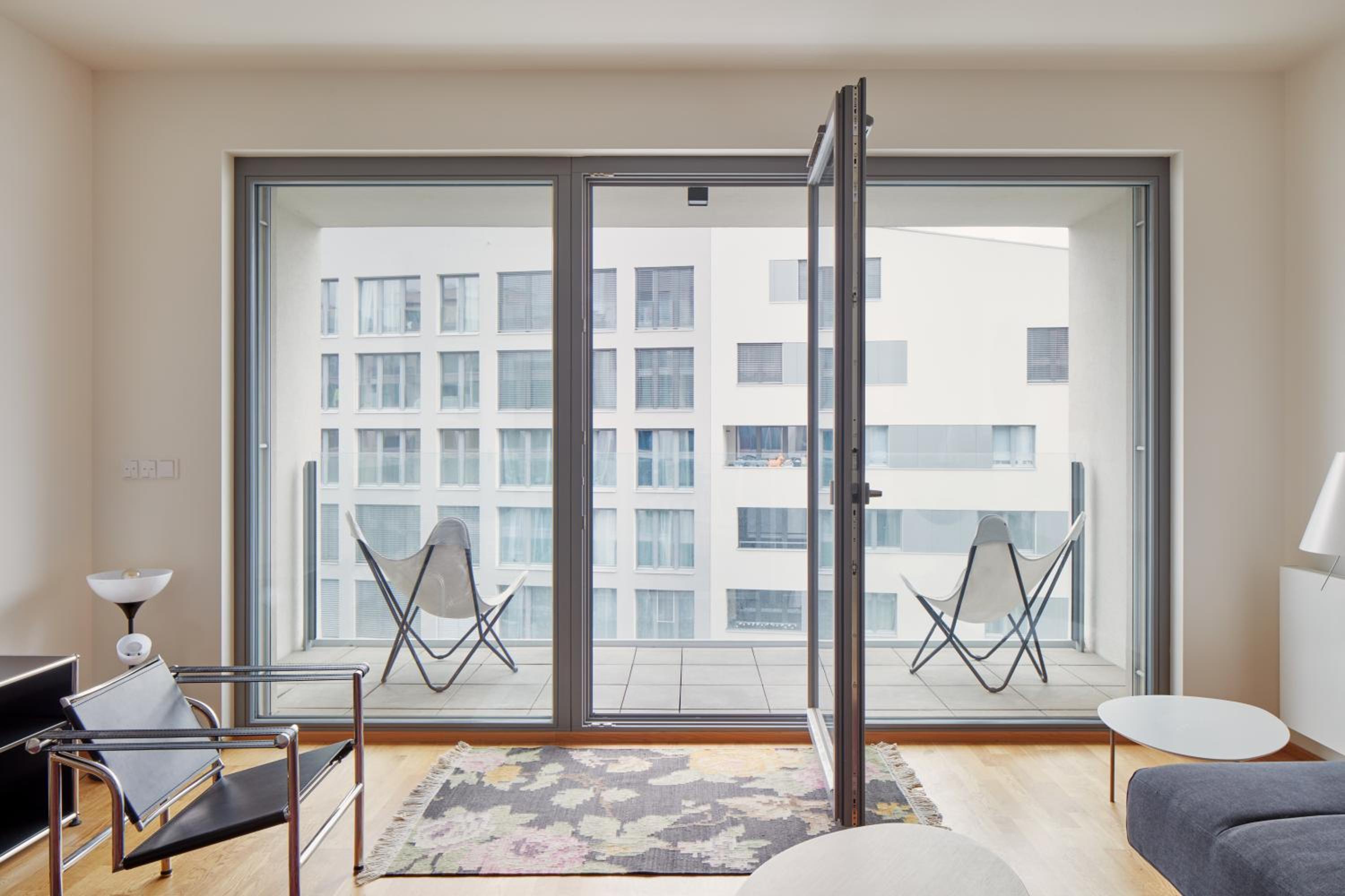 Prague Days - Spacious Apartment with Balcony by the Vltava river in Karlin