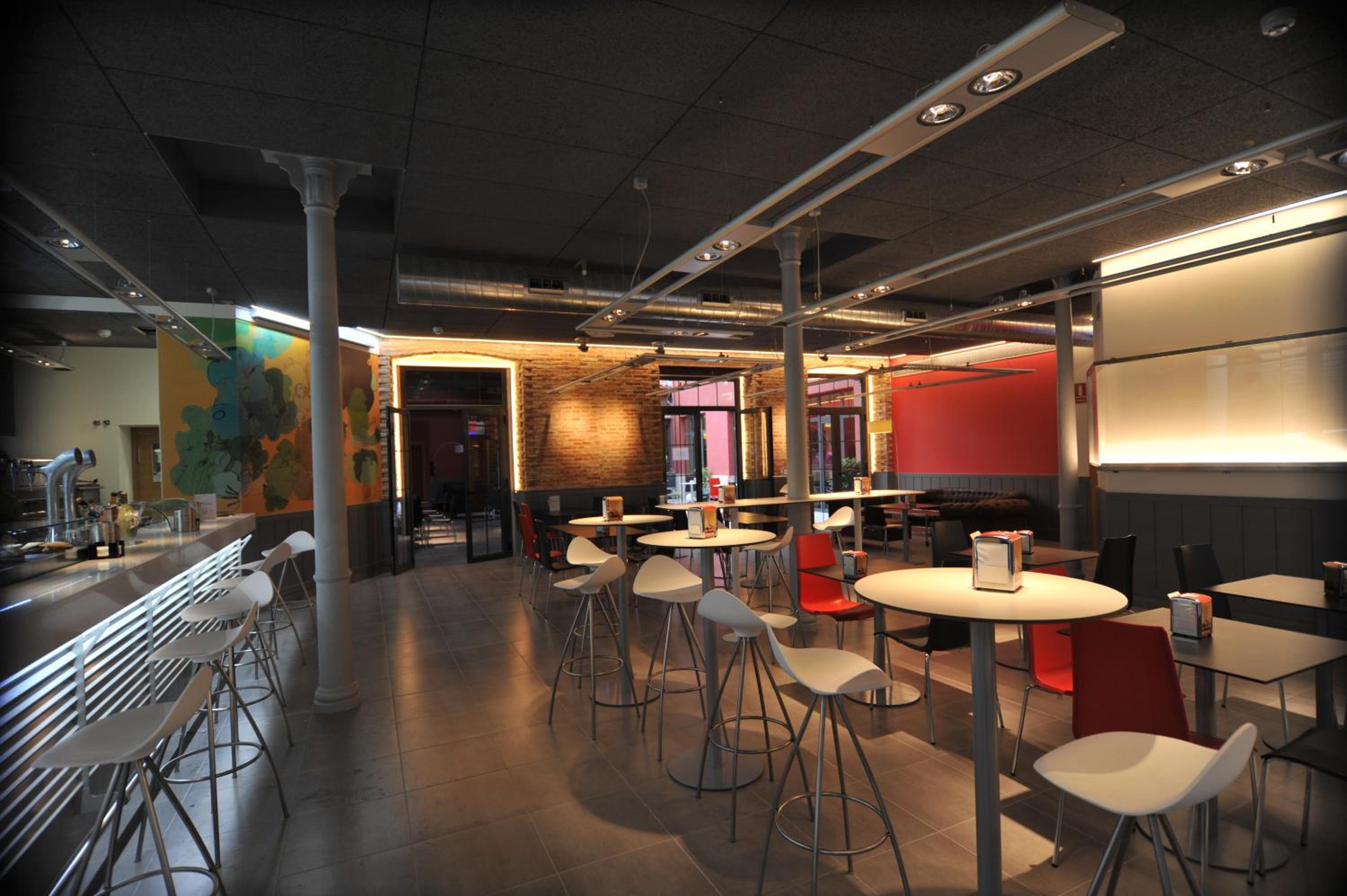 The Book Factory Hostel by gaiarooms