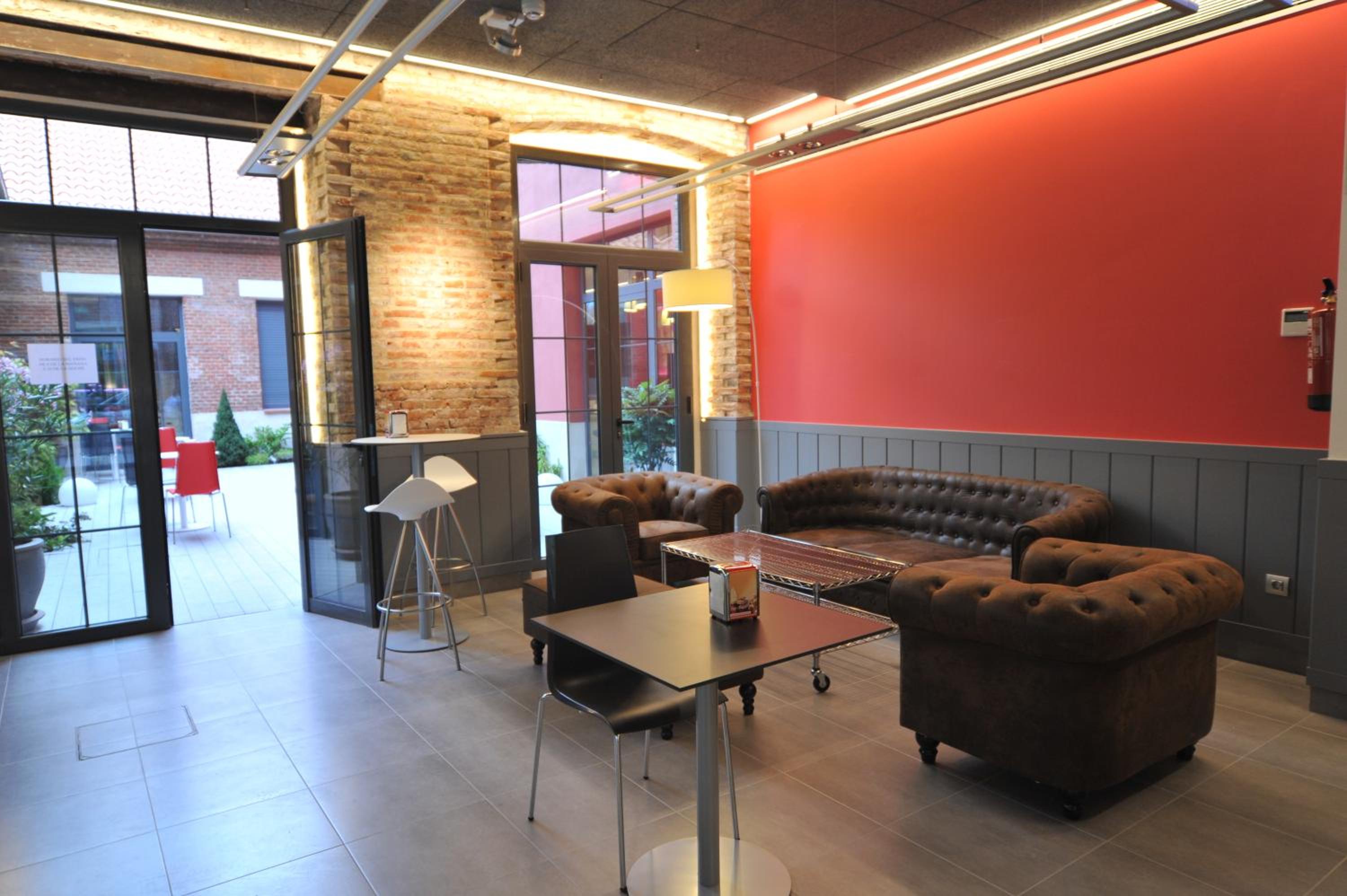 The Book Factory Hostel by gaiarooms