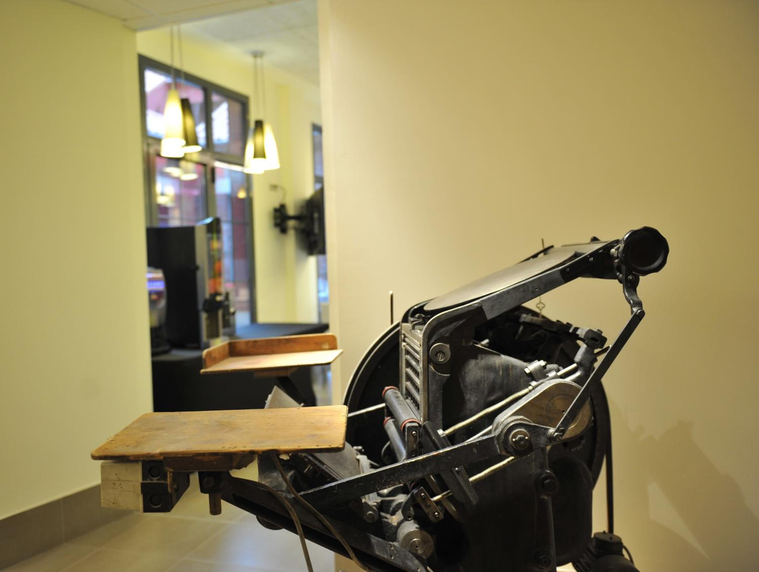The Book Factory Hostel by gaiarooms