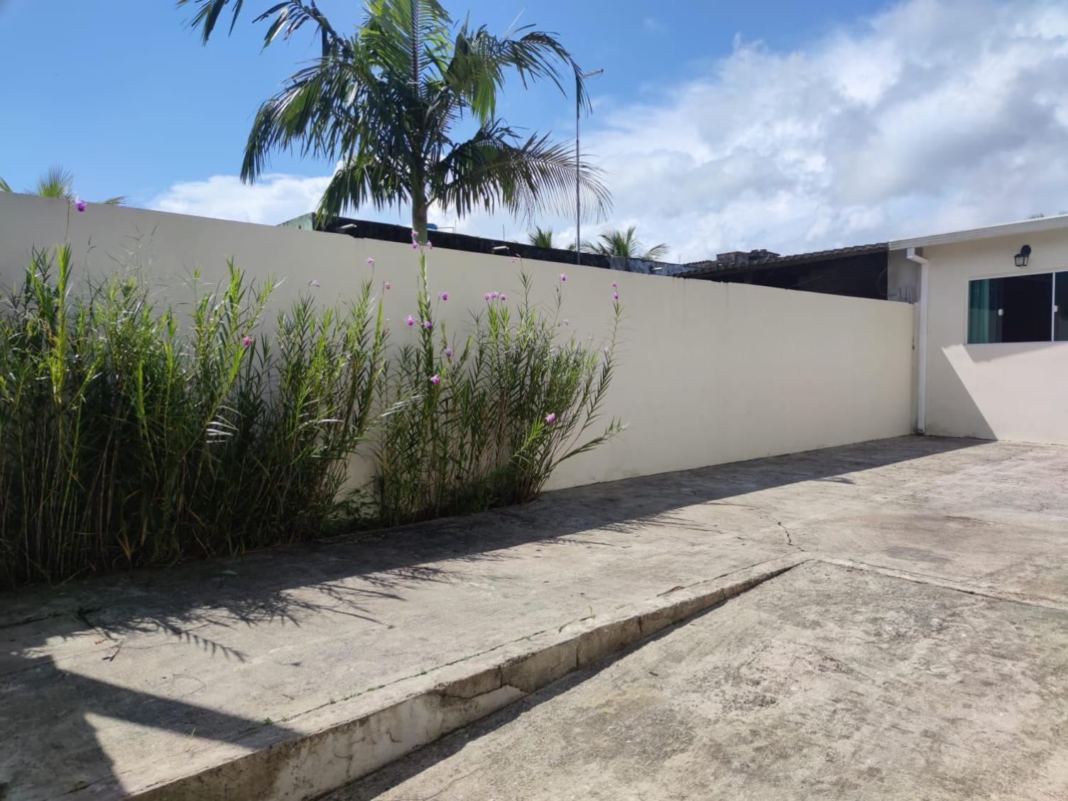 CASA TERREA PERUIBE 5 MIN DO CENTRO,LINDA VISTA, PRÓXIMO A TUDO.