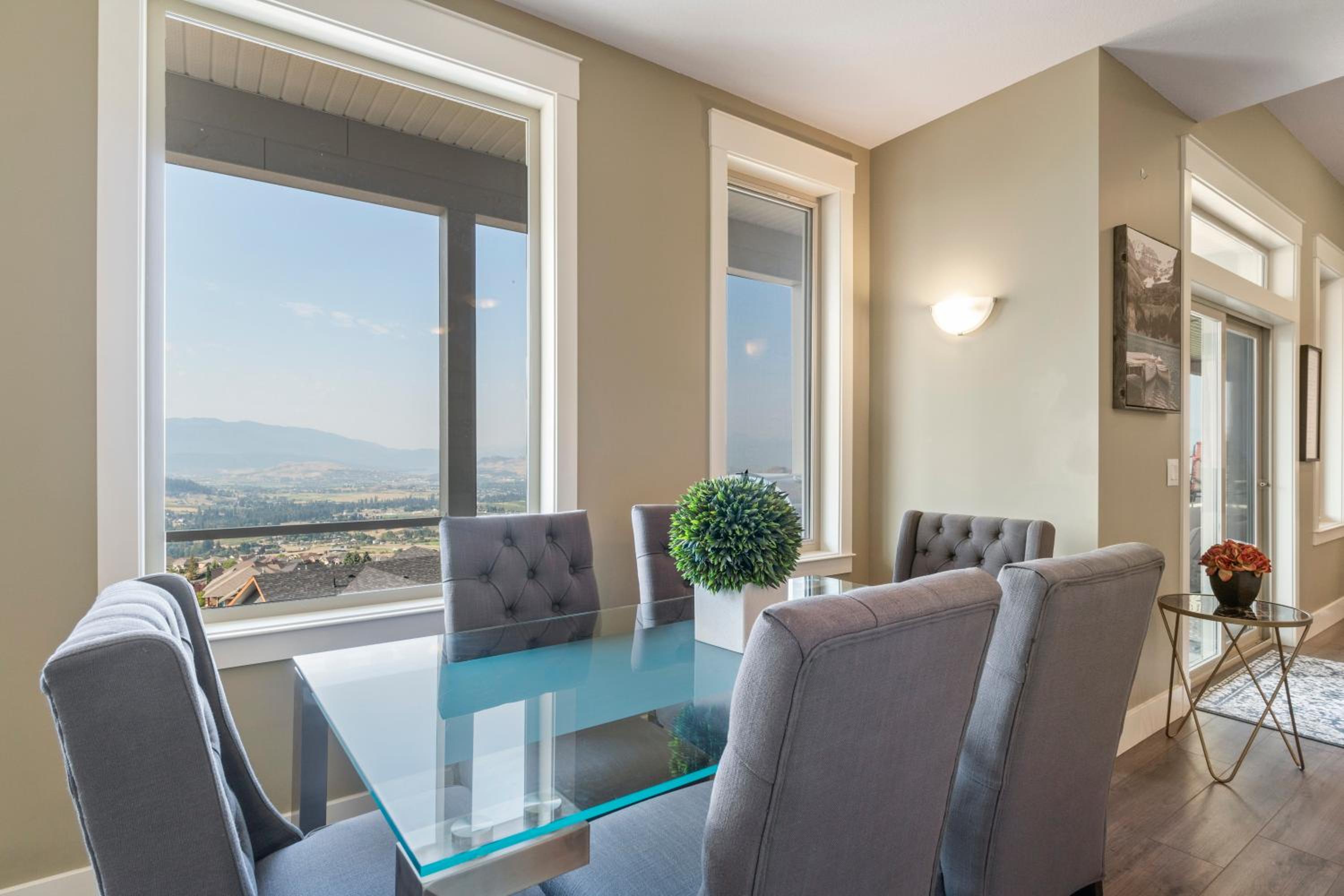 Oh What A View! - Lower Suite