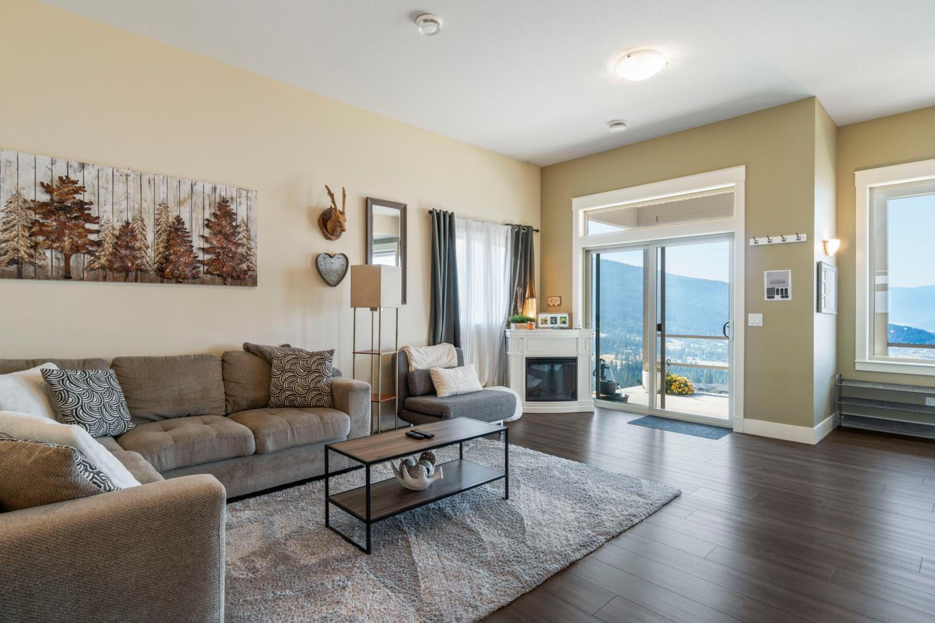 Oh What A View! - Lower Suite