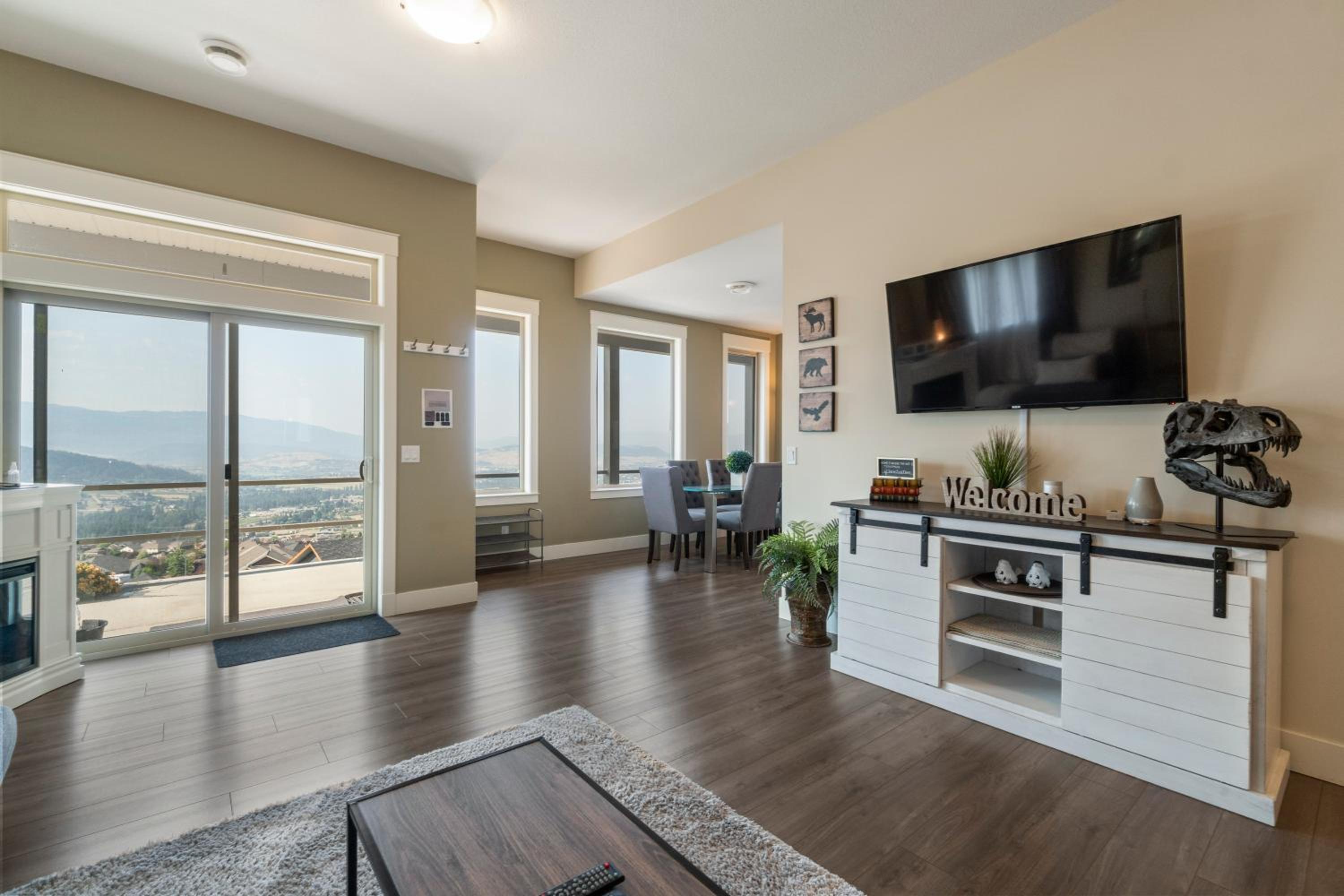 Oh What A View! - Lower Suite