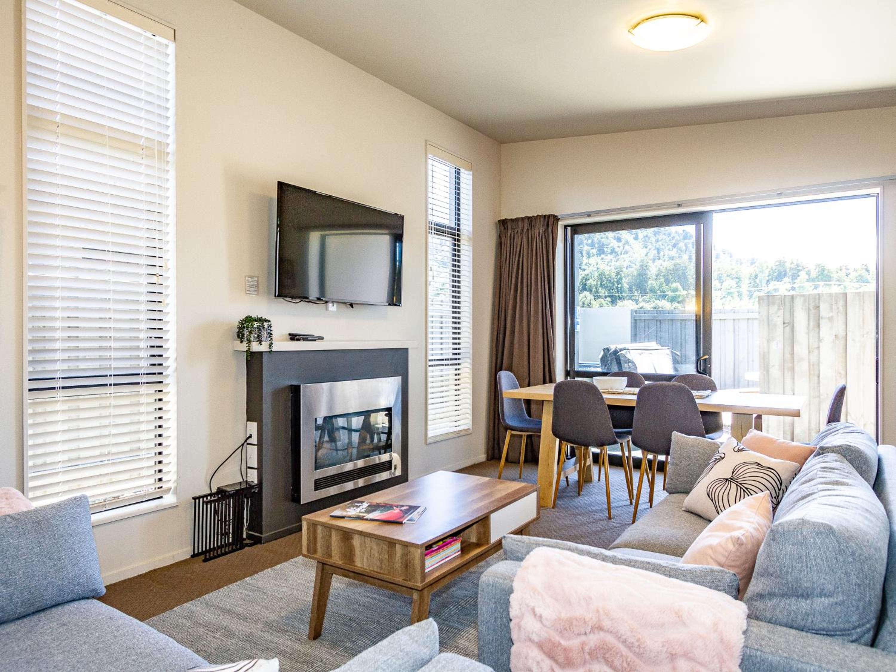Alpine Place - Spa and Mountain Views view 3