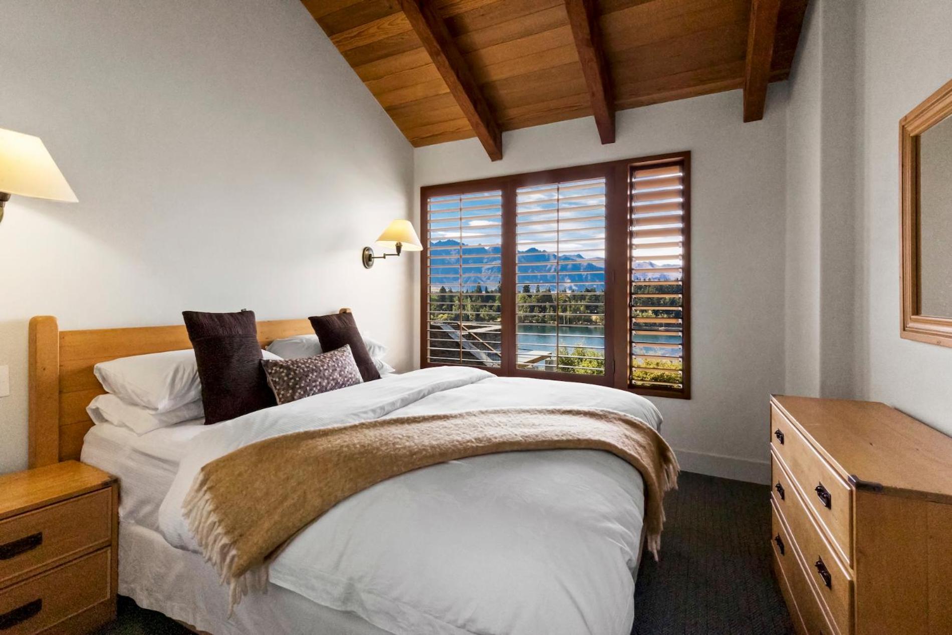 Brunswick Lodge - Luxury - Central Queenstown view 3