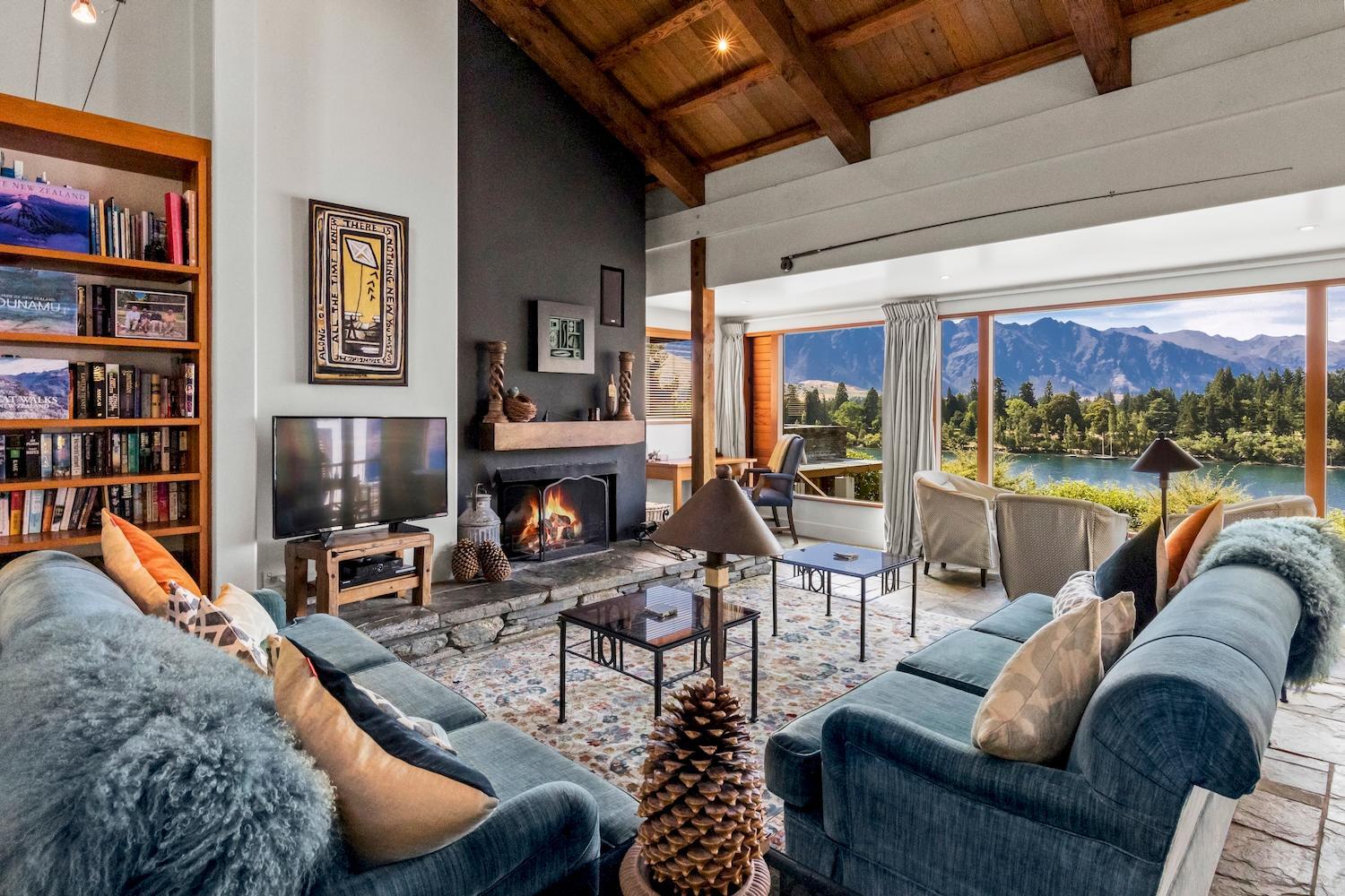 Brunswick Lodge - Luxury - Central Queenstown view 2