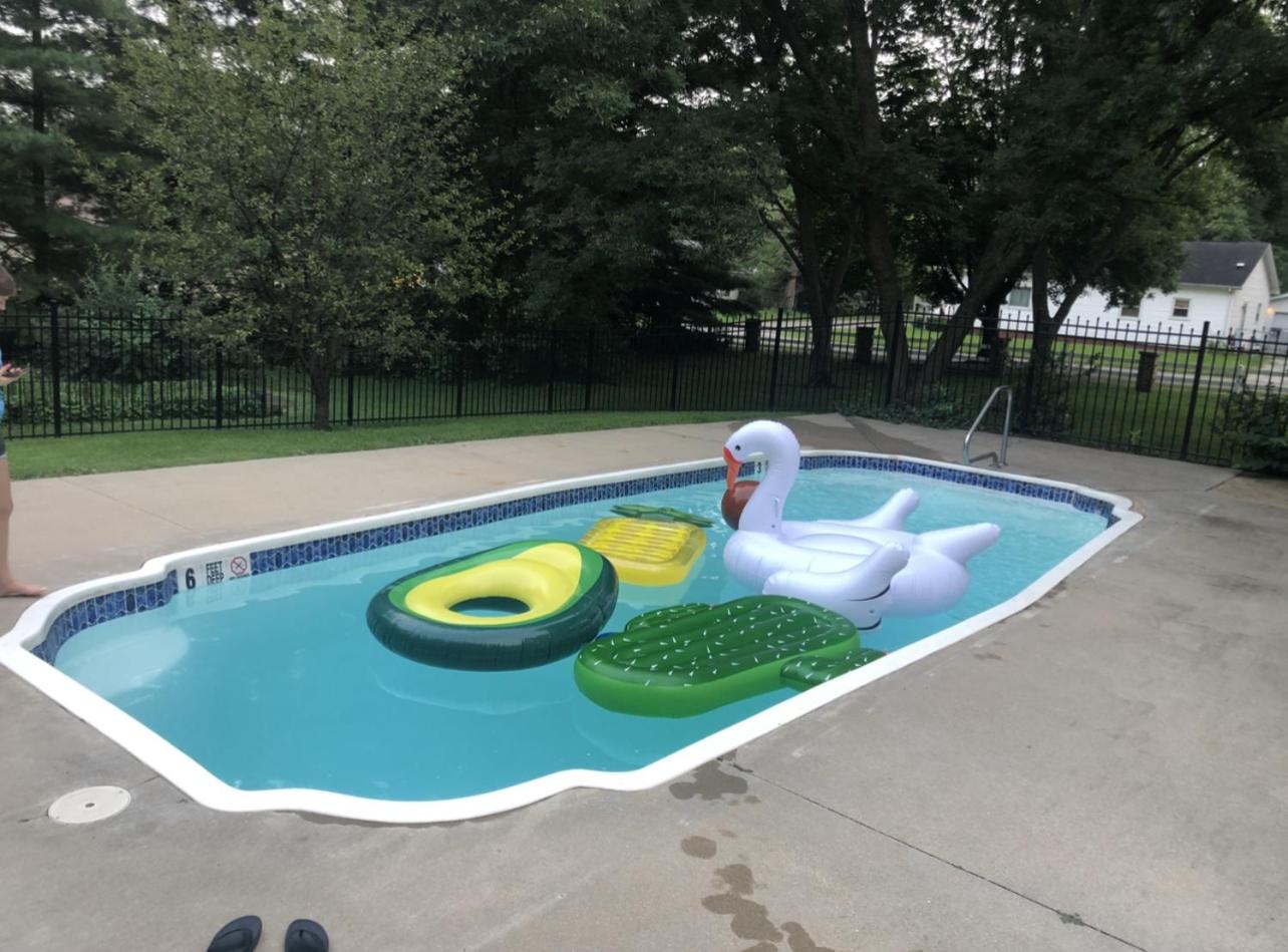 Shelbyville Vacations - 909  Vine Photo Worthy Home With Pool - Property Image 2