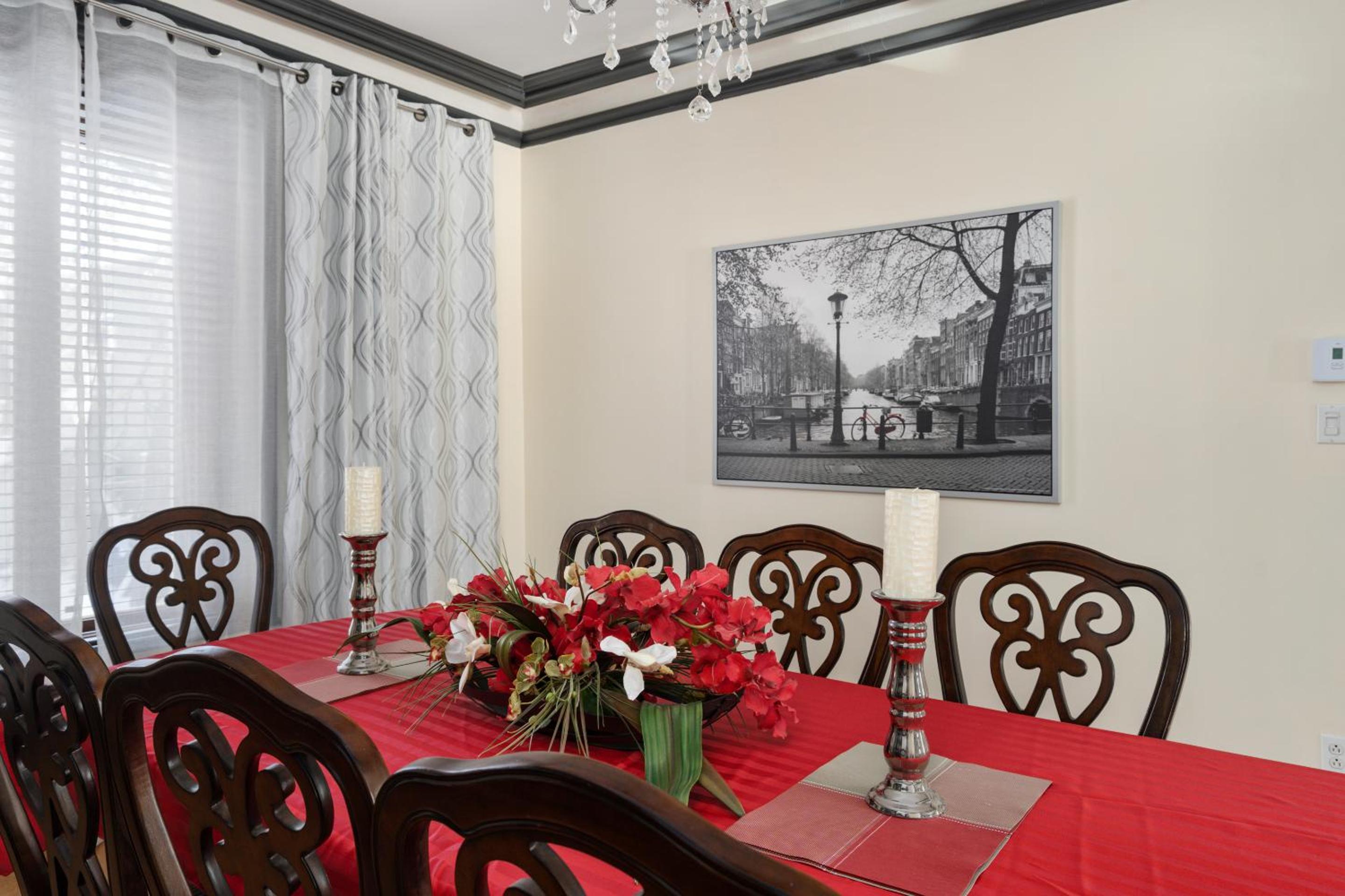 Centennial 6-Bedroom Waterfront Palace Sleeps 14