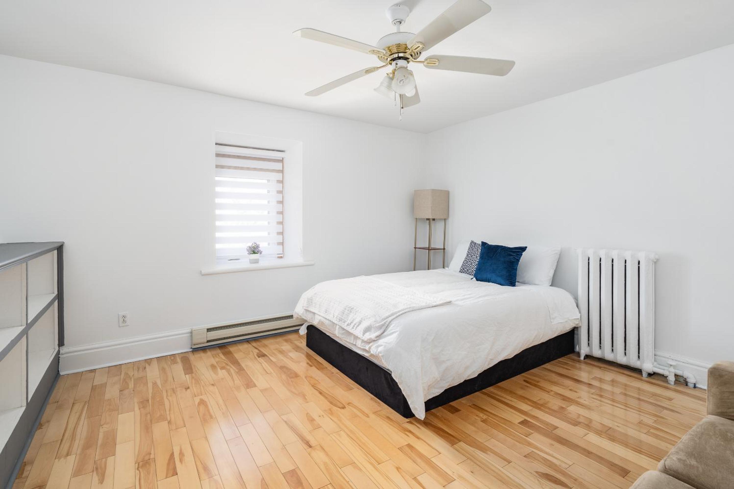 Centennial 6-Bedroom Waterfront Palace Sleeps 14