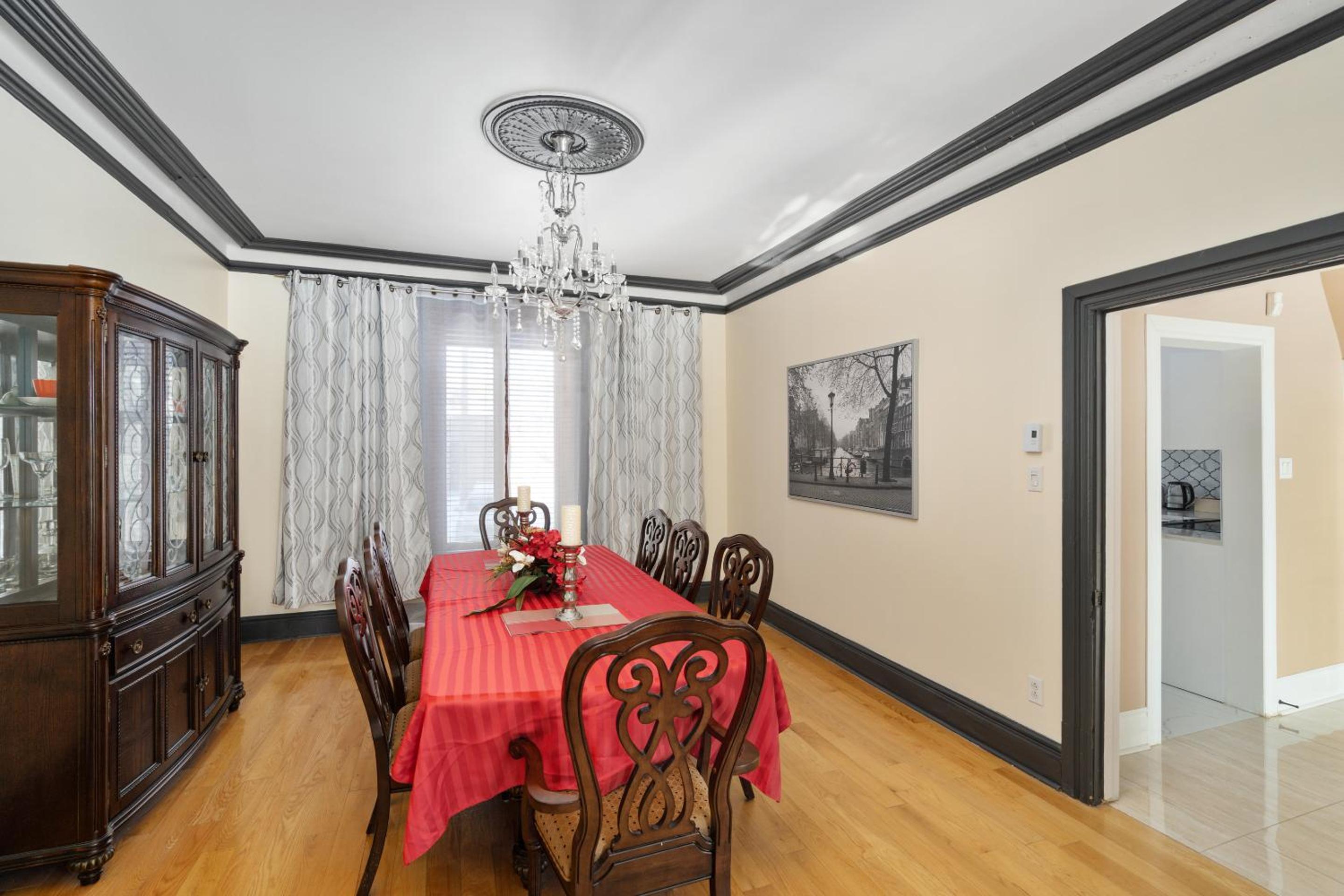 Centennial 6-Bedroom Waterfront Palace Sleeps 14