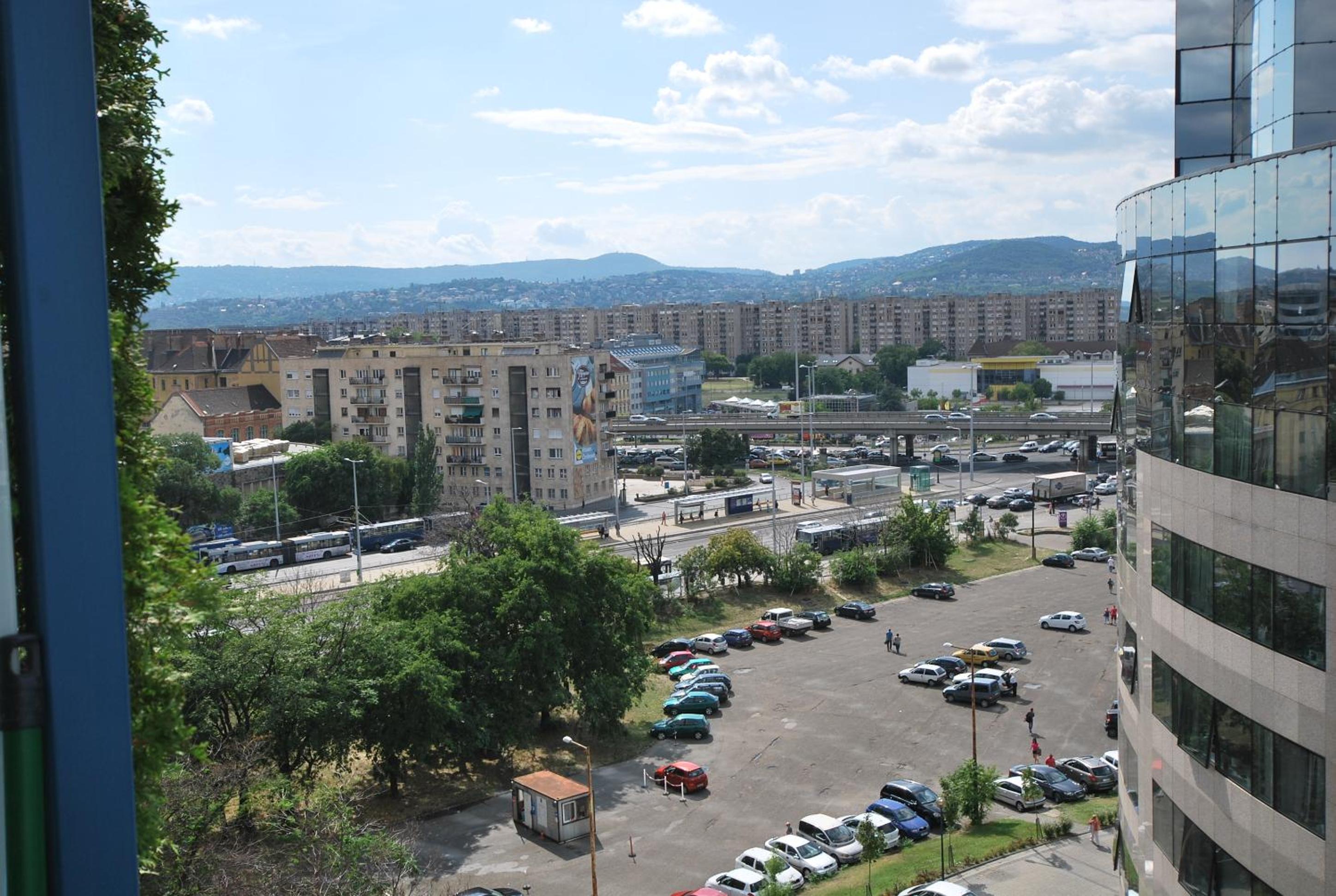 Arpad Bridge Apartments