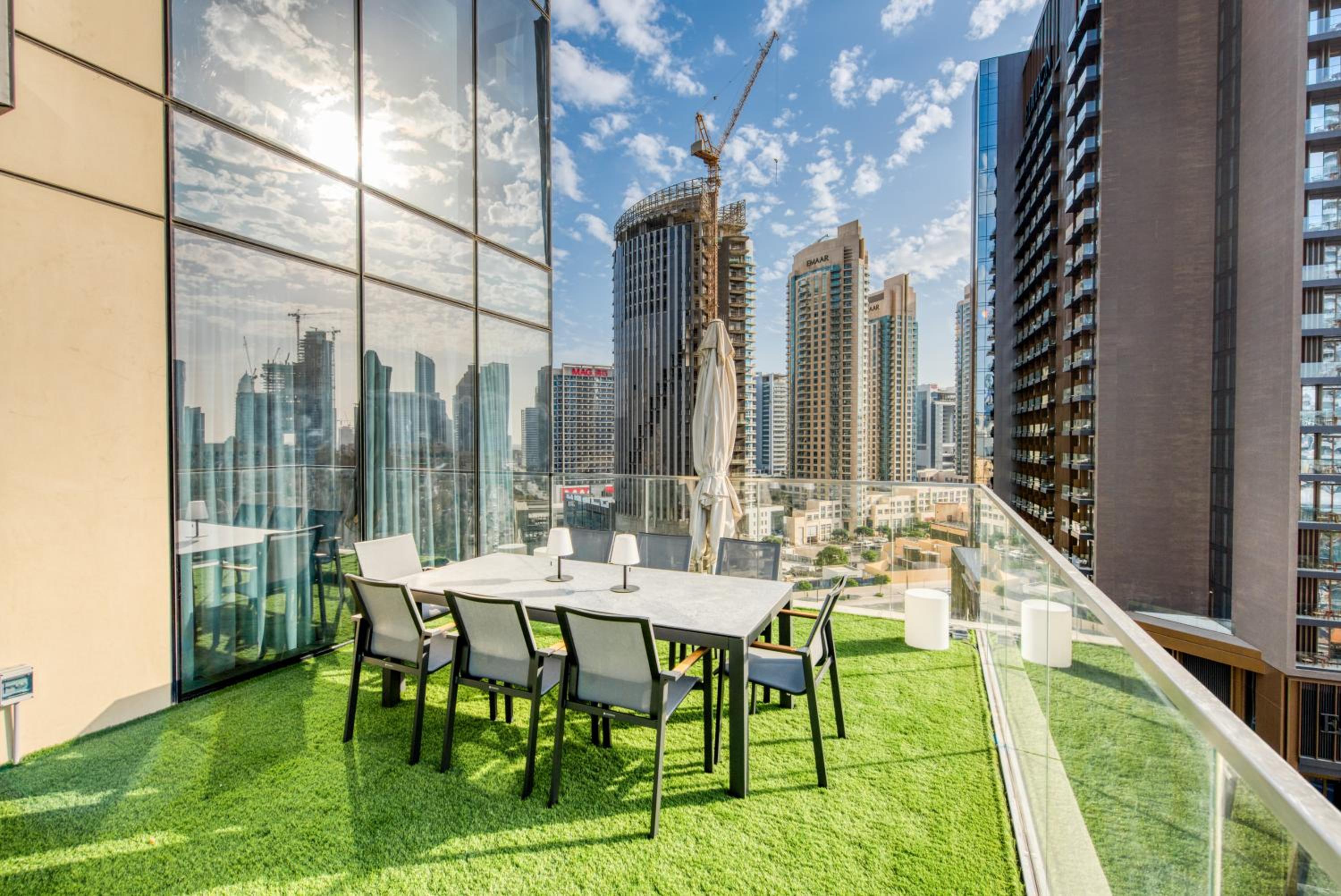 Luxurious 3 Bedroom Apartment in Boulevard Point, Connected to Dubai Mall