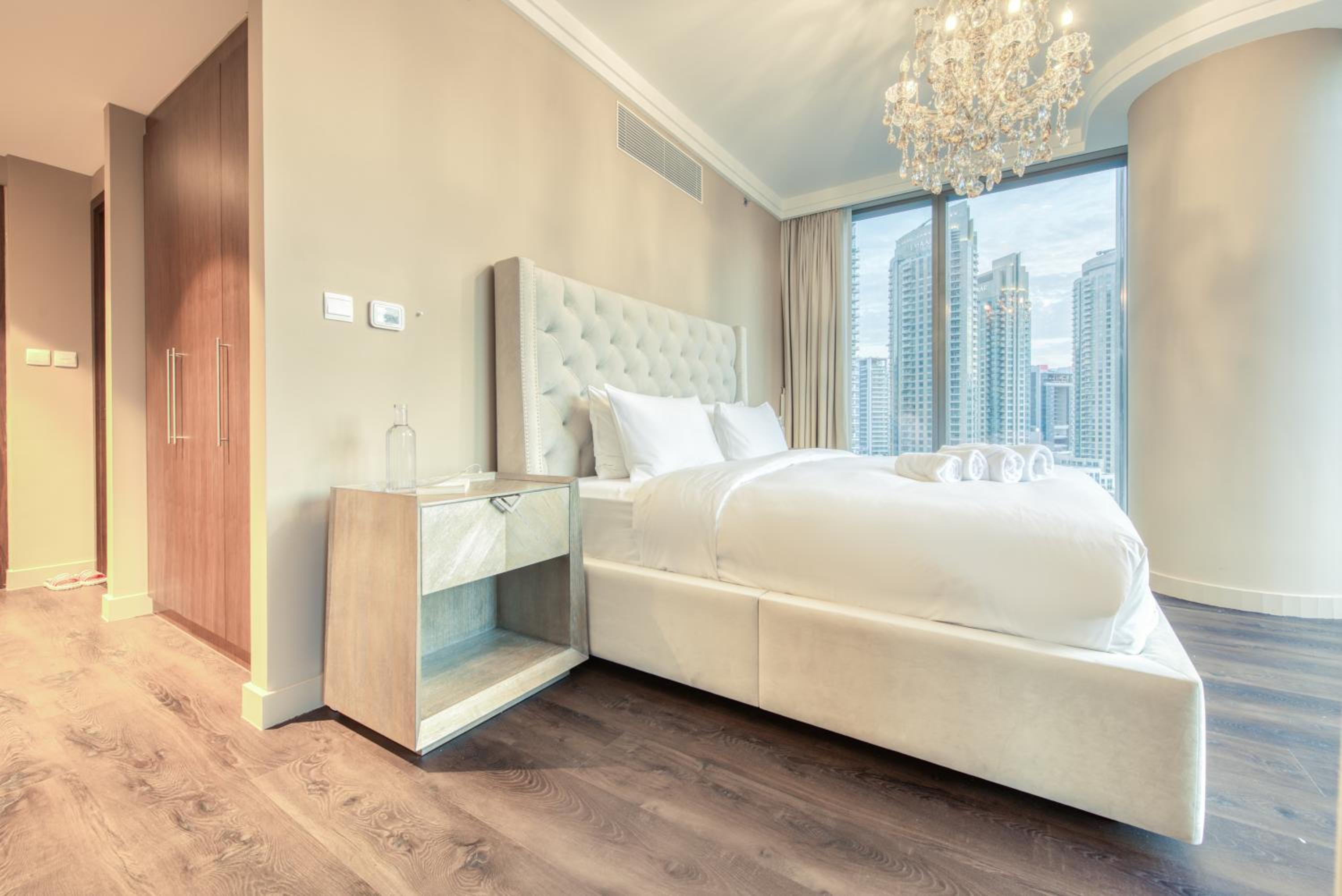 Luxurious 3 Bedroom Apartment in Boulevard Point, Connected to Dubai Mall