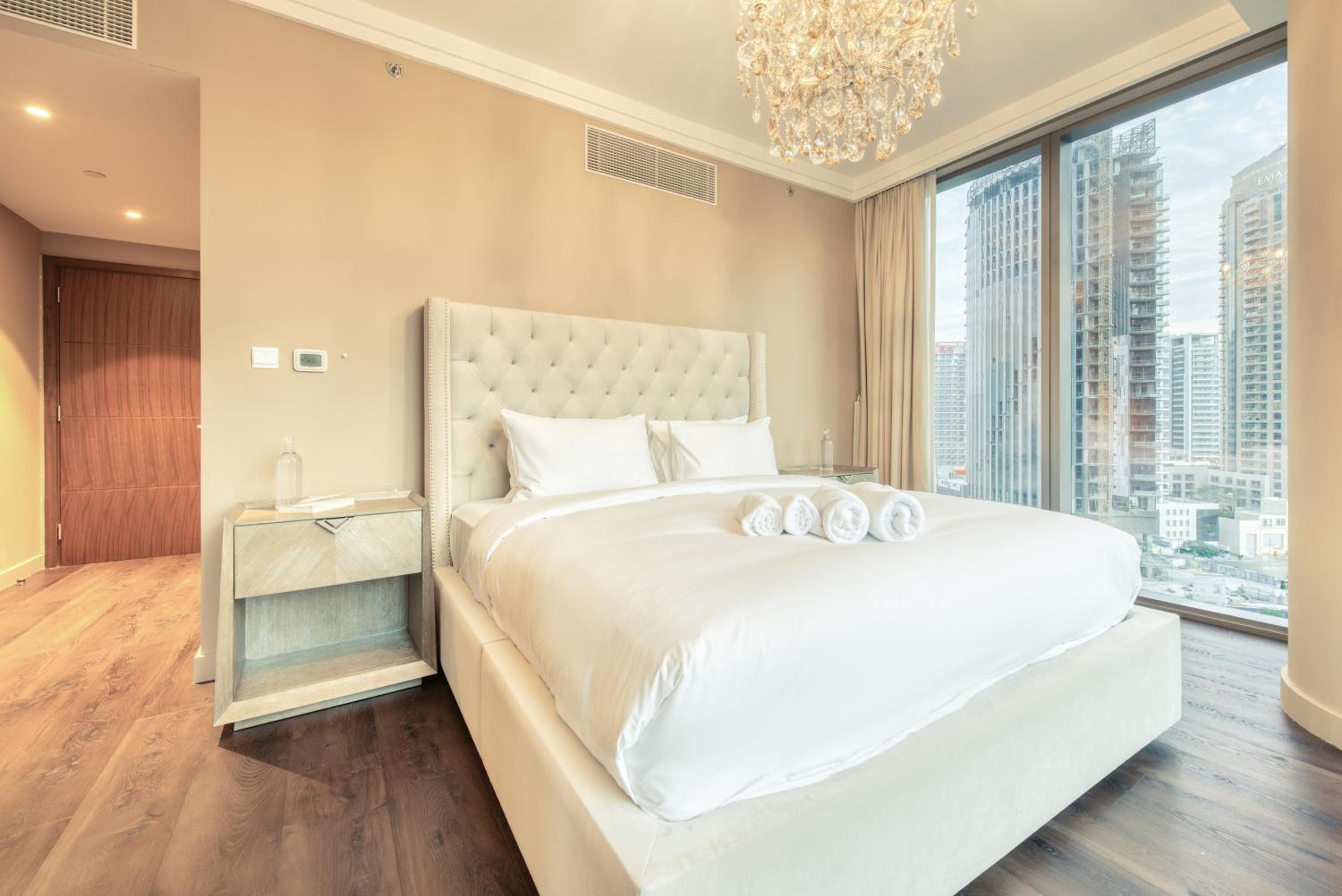 Luxurious 3 Bedroom Apartment in Boulevard Point, Connected to Dubai Mall