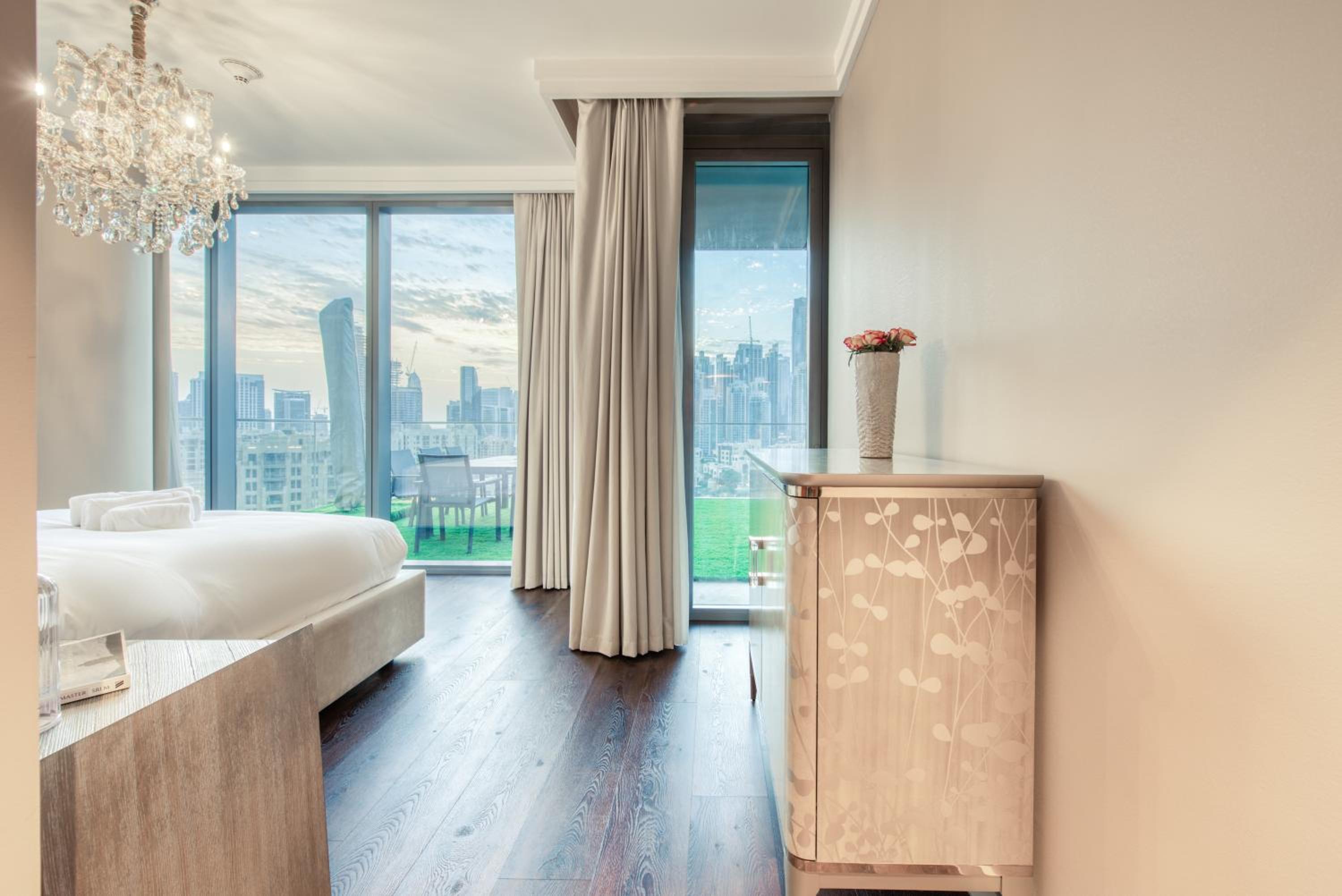 Luxurious 3 Bedroom Apartment in Boulevard Point, Connected to Dubai Mall