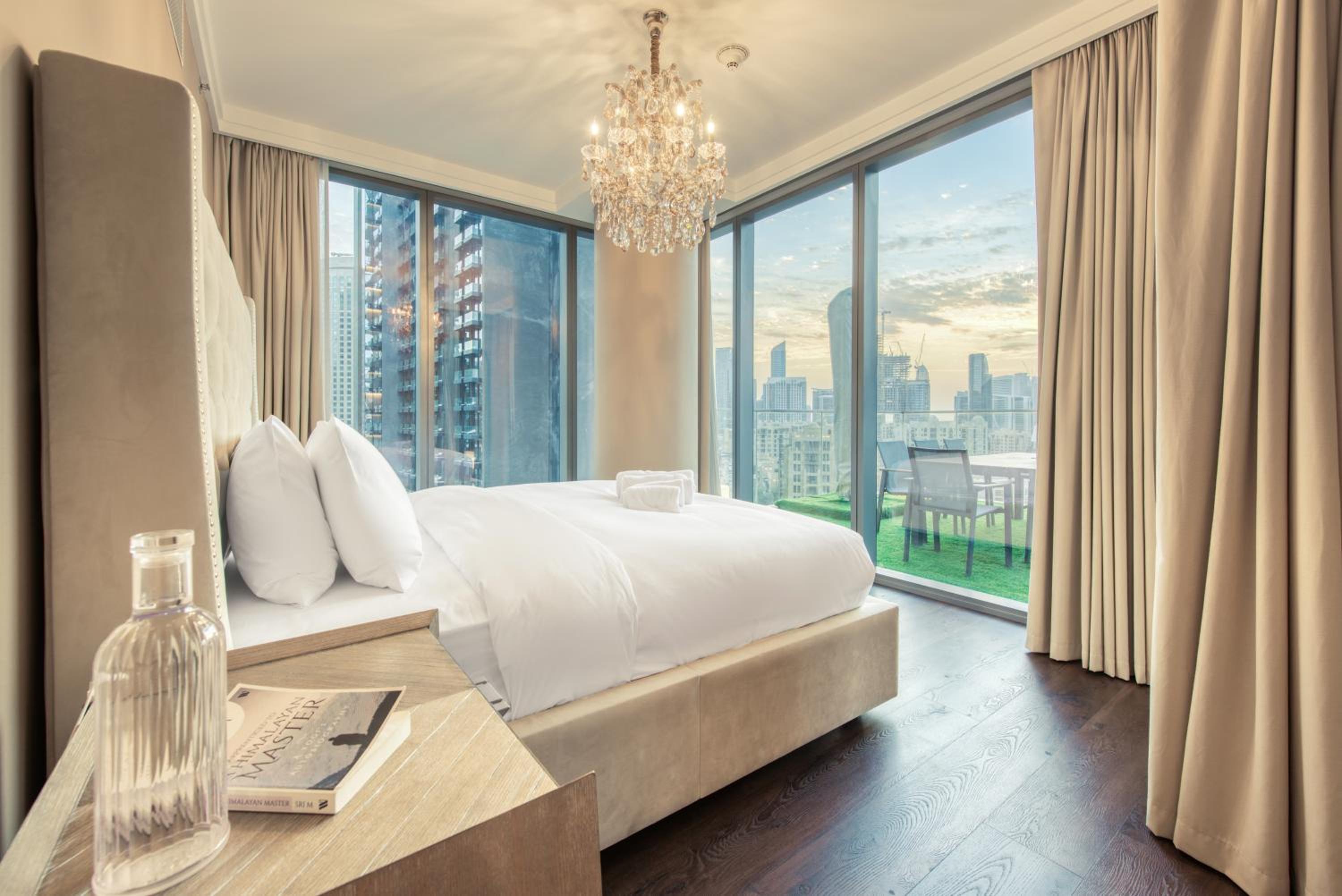 Luxurious 3 Bedroom Apartment in Boulevard Point, Connected to Dubai Mall