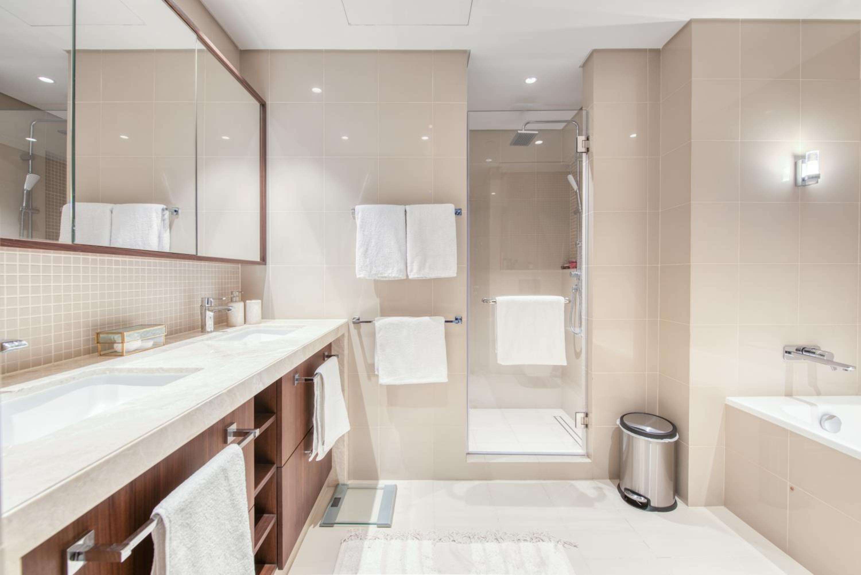 Luxurious 3 Bedroom Apartment in Boulevard Point, Connected to Dubai Mall