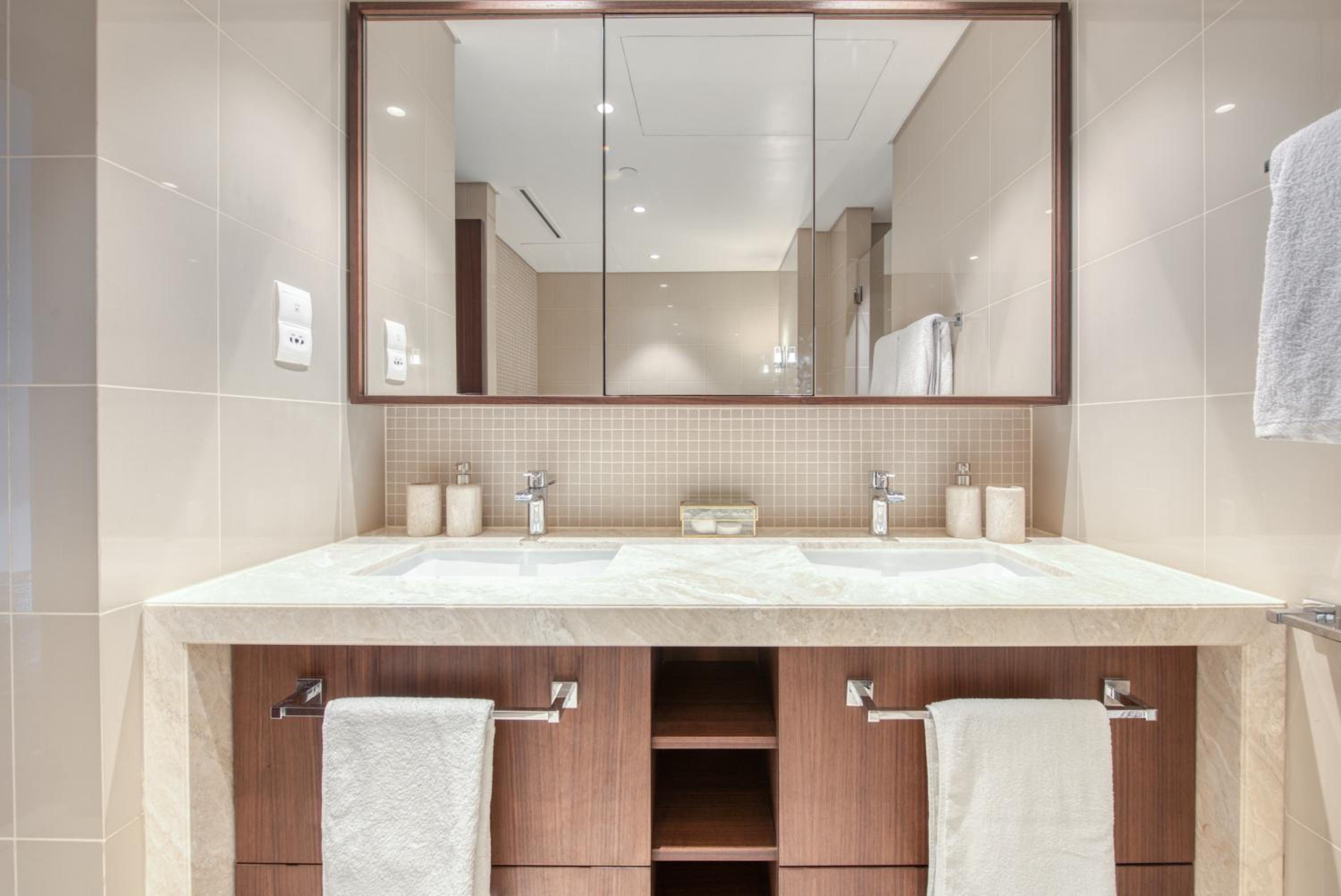 Luxurious 3 Bedroom Apartment in Boulevard Point, Connected to Dubai Mall