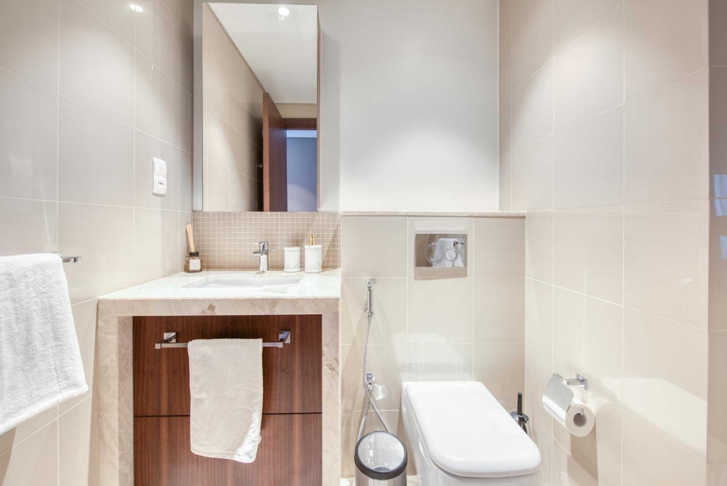 Luxurious 3 Bedroom Apartment in Boulevard Point, Connected to Dubai Mall