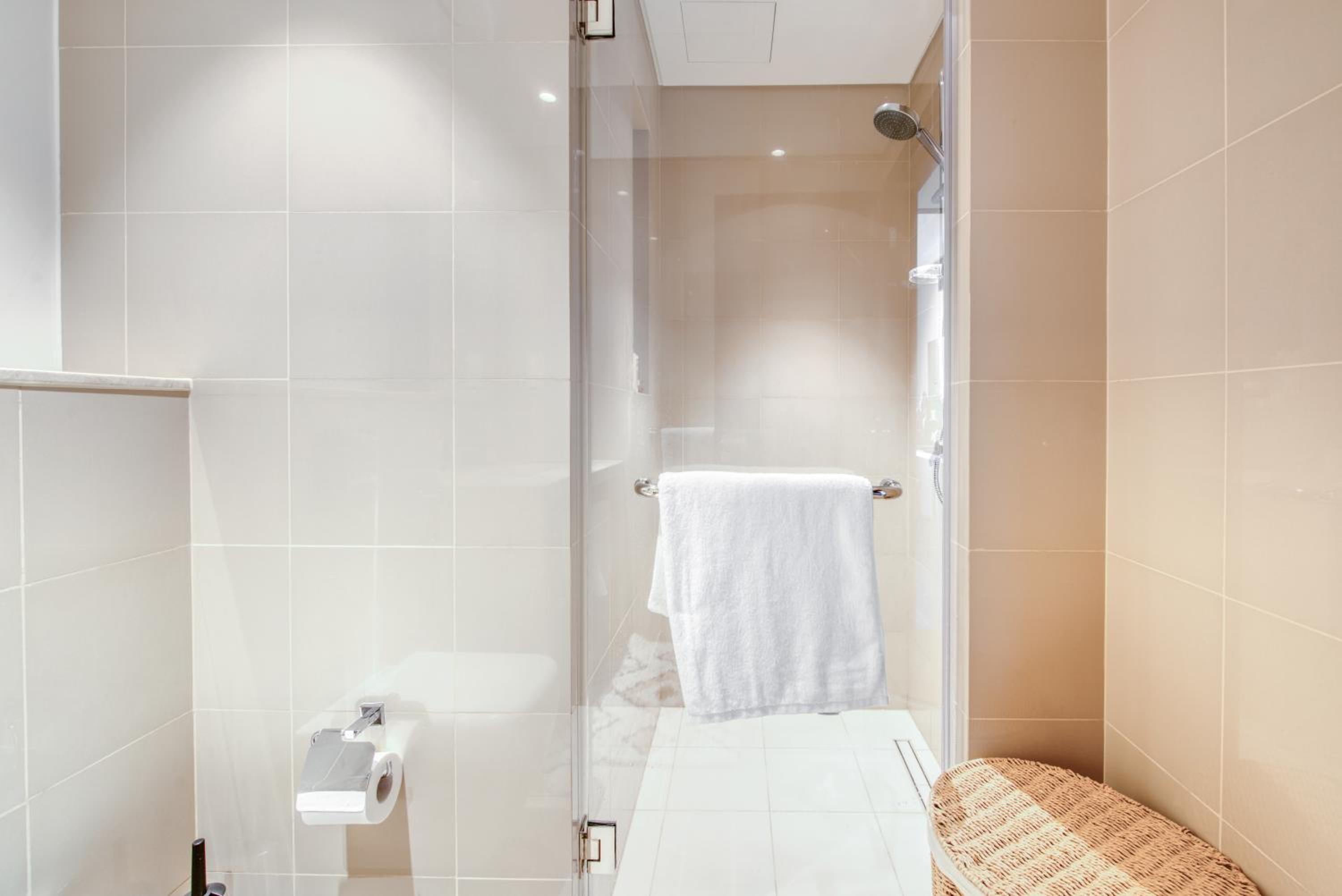 Luxurious 3 Bedroom Apartment in Boulevard Point, Connected to Dubai Mall