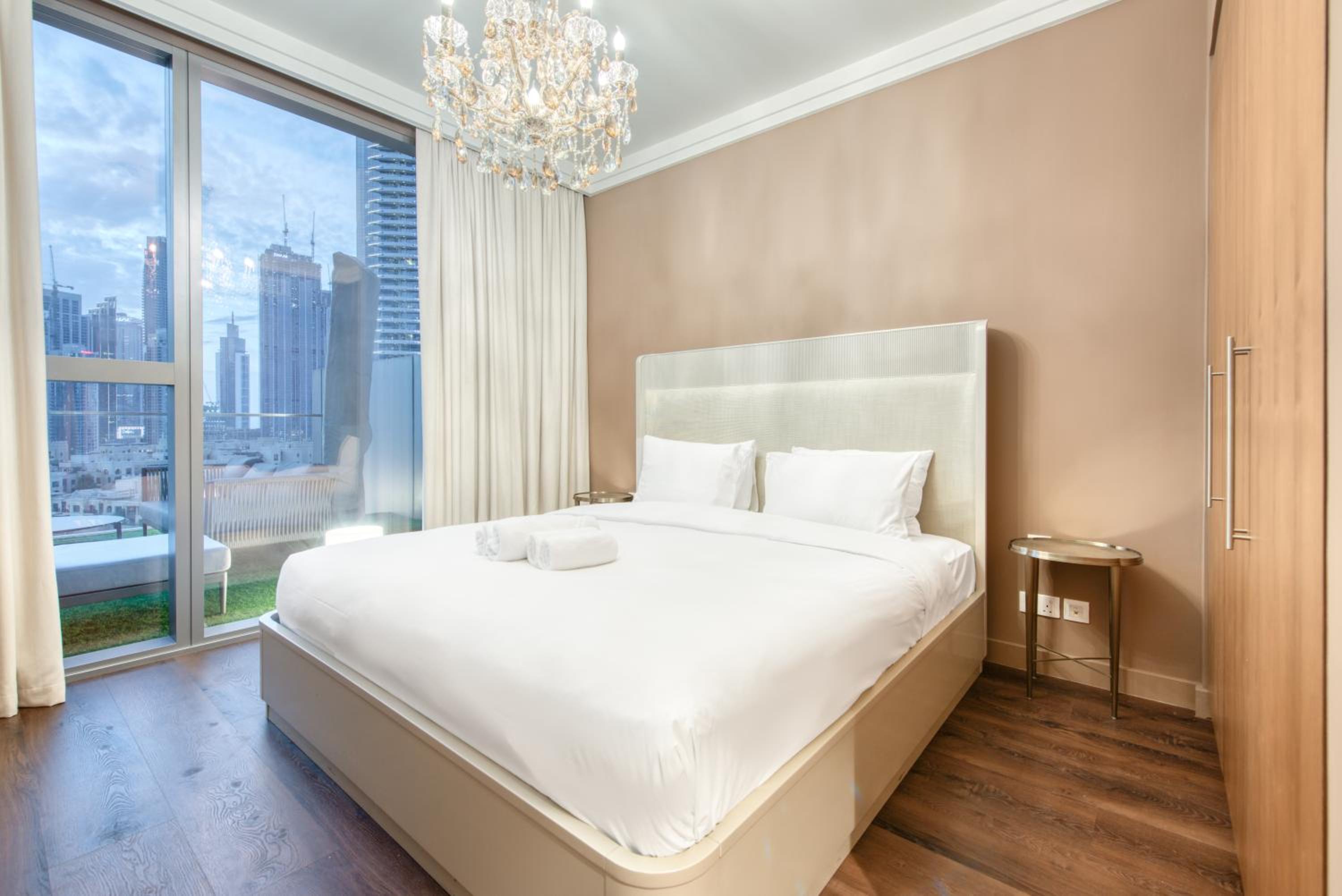 Luxurious 3 Bedroom Apartment in Boulevard Point, Connected to Dubai Mall