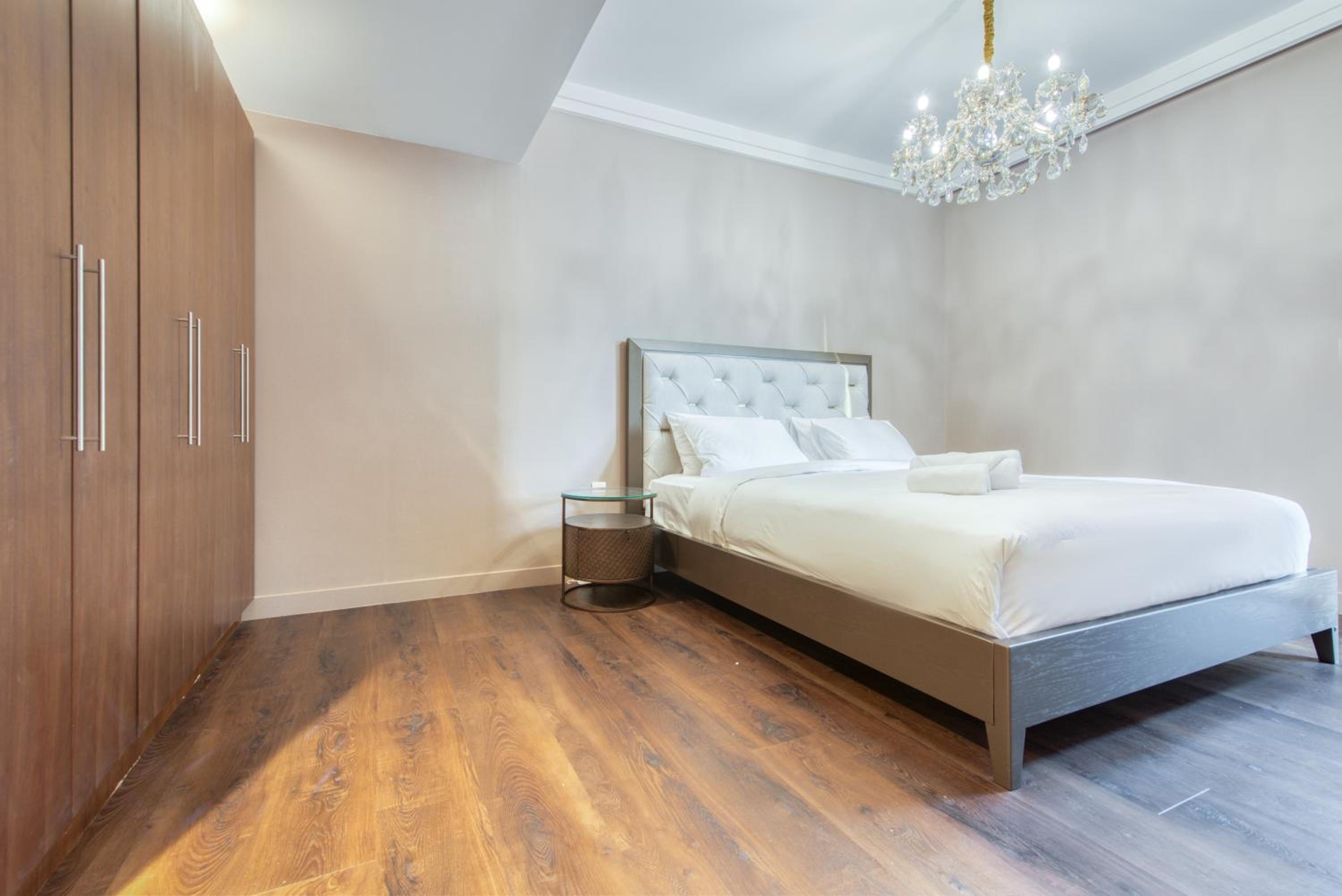 Luxurious 3 Bedroom Apartment in Boulevard Point, Connected to Dubai Mall